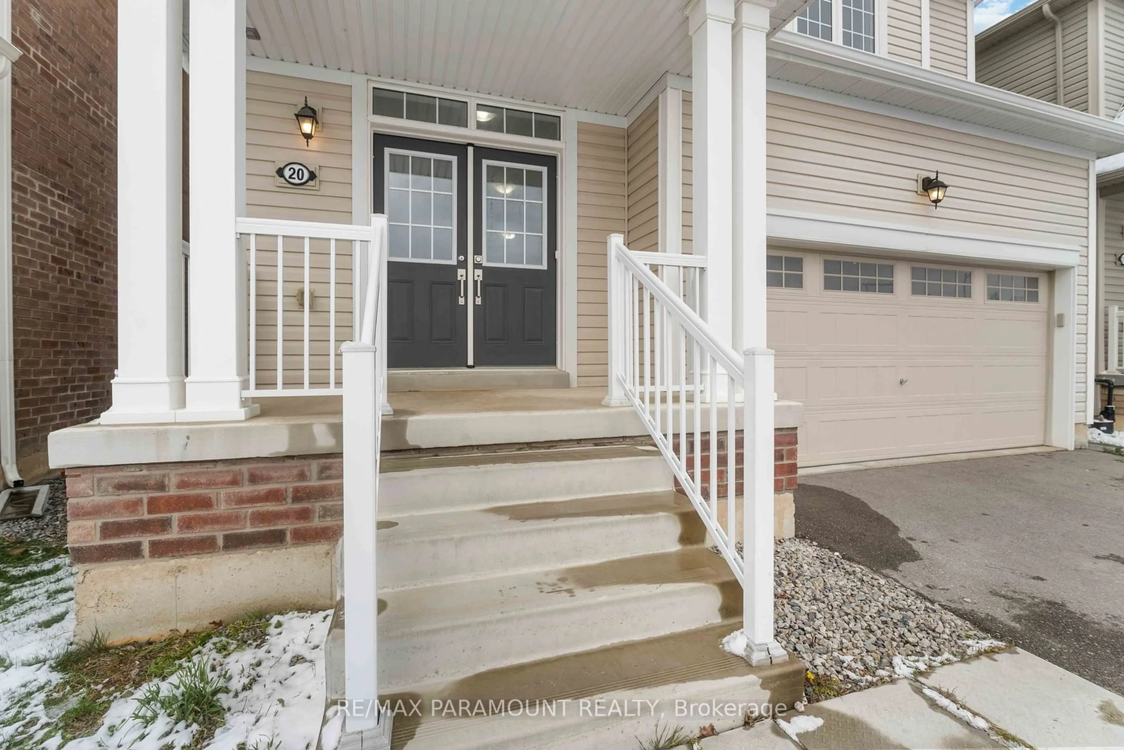 Indoor entryway for 20 Vaughn Dr, Thorold Ontario L3B 0G8