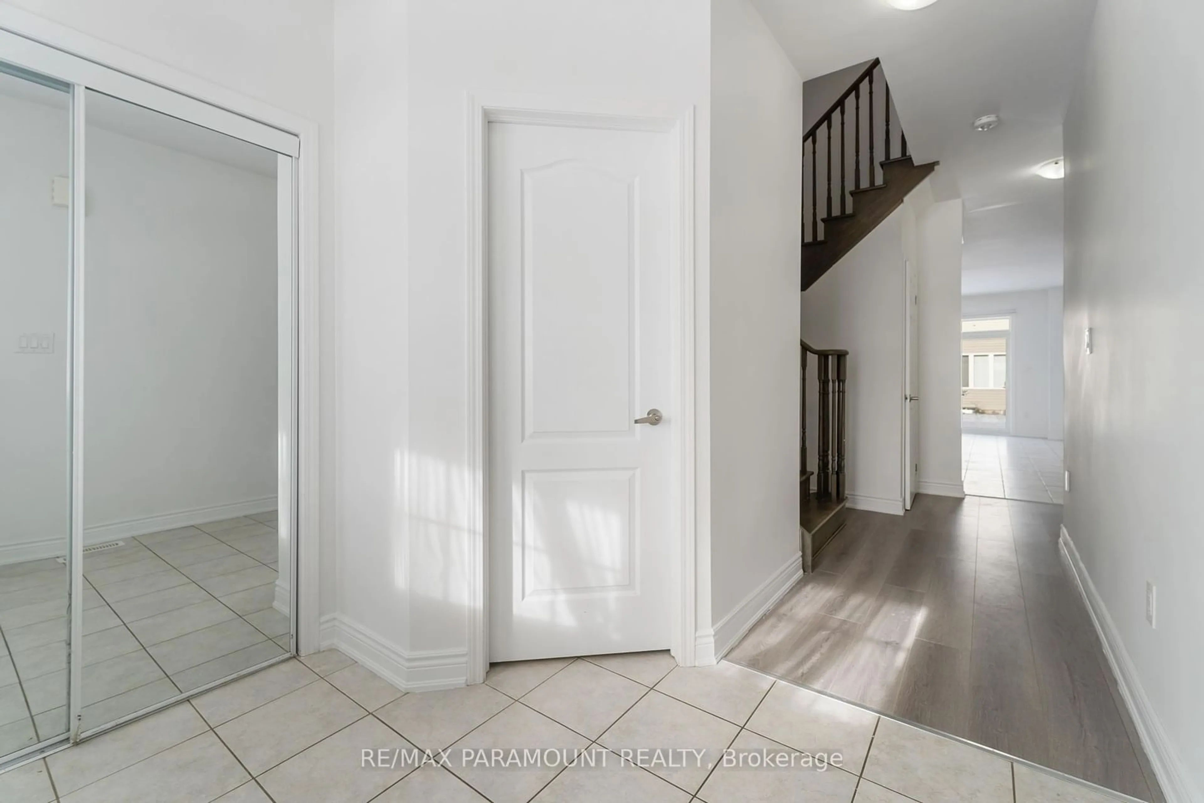 Indoor entryway for 20 Vaughn Dr, Thorold Ontario L3B 0G8