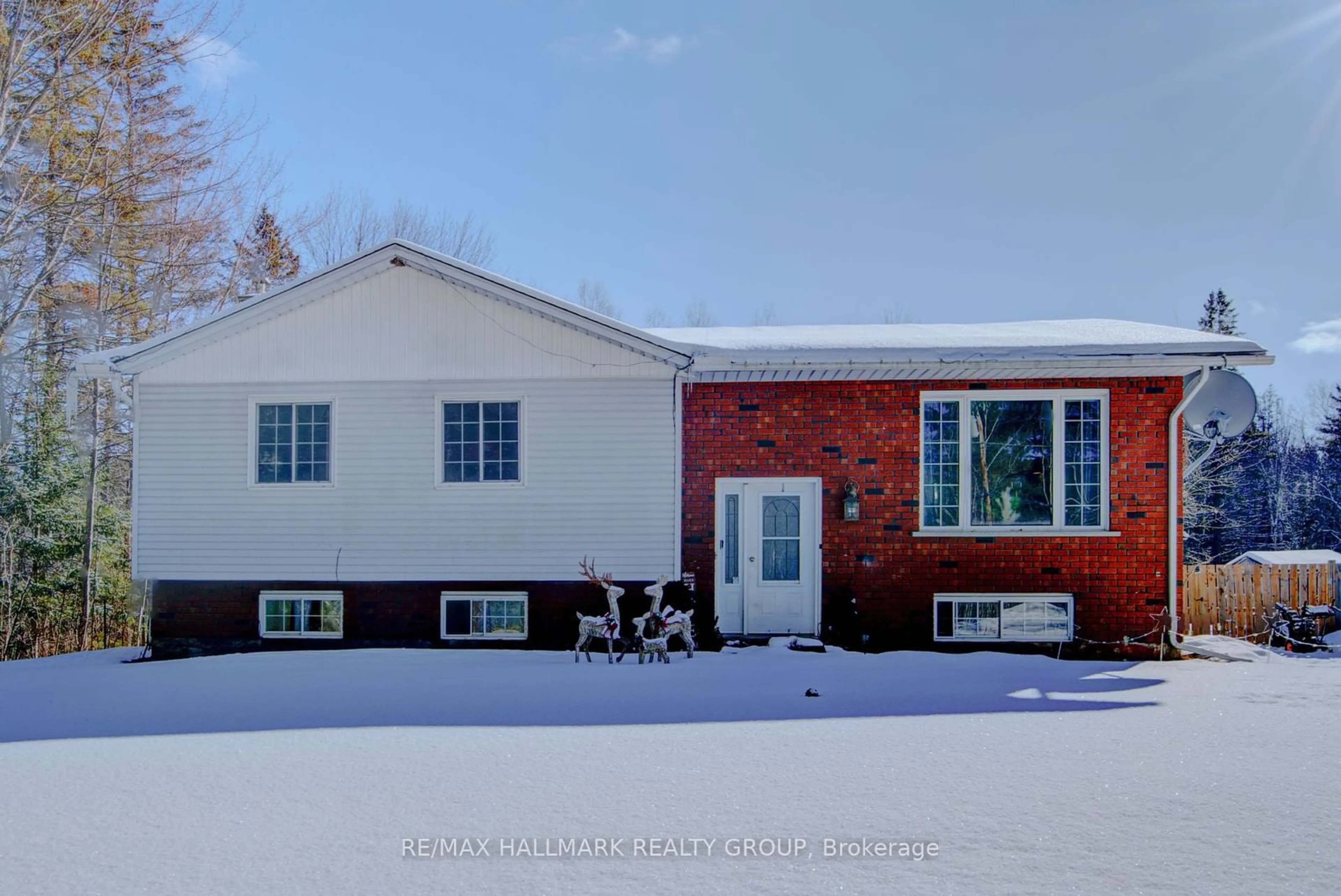 Home with brick exterior material, unknown for 877 Marsh Rd, North Algona Wilberforce Ontario K8A 6W4