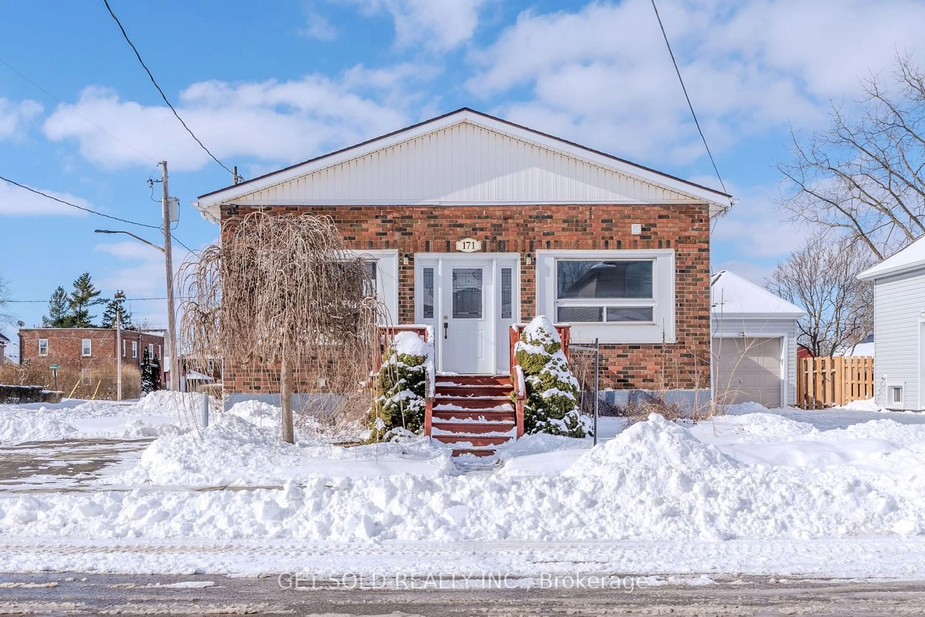 Home with brick exterior material, street for 171 Wallace Ave, Welland Ontario L3B 1R4