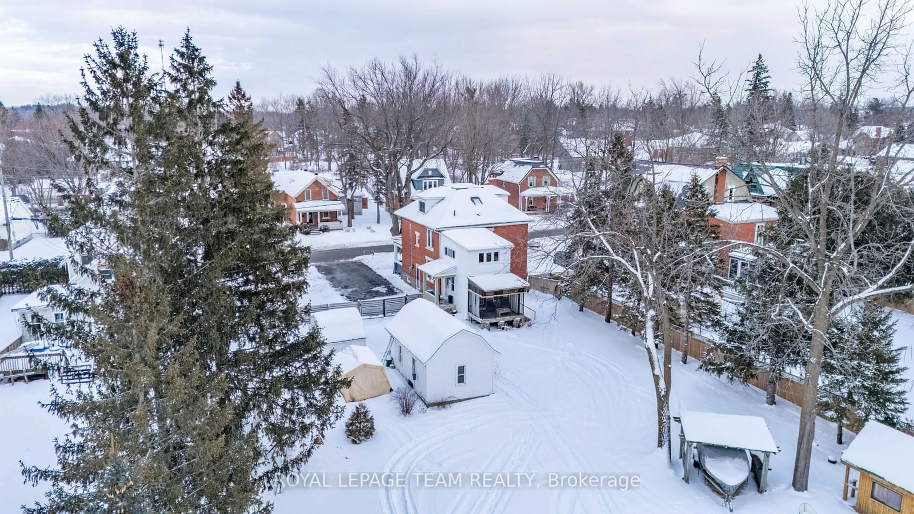 A pic from outside/outdoor area/front of a property/back of a property/a pic from drone, street for 231 Asa St, North Grenville Ontario K0G 1J0