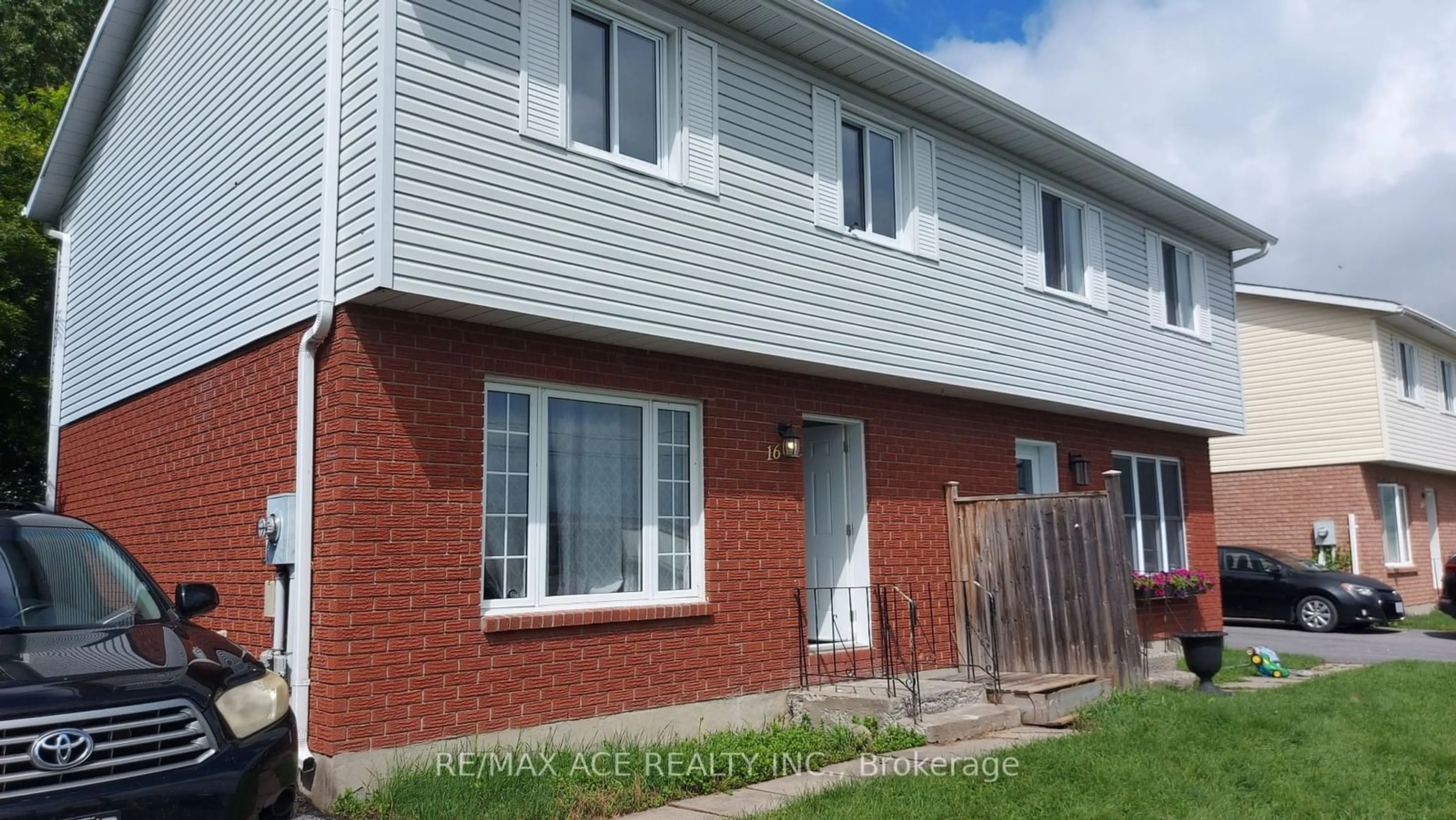 Home with brick exterior material, street for 1604 Station Rd, Cornwall Ontario K6H 7E7