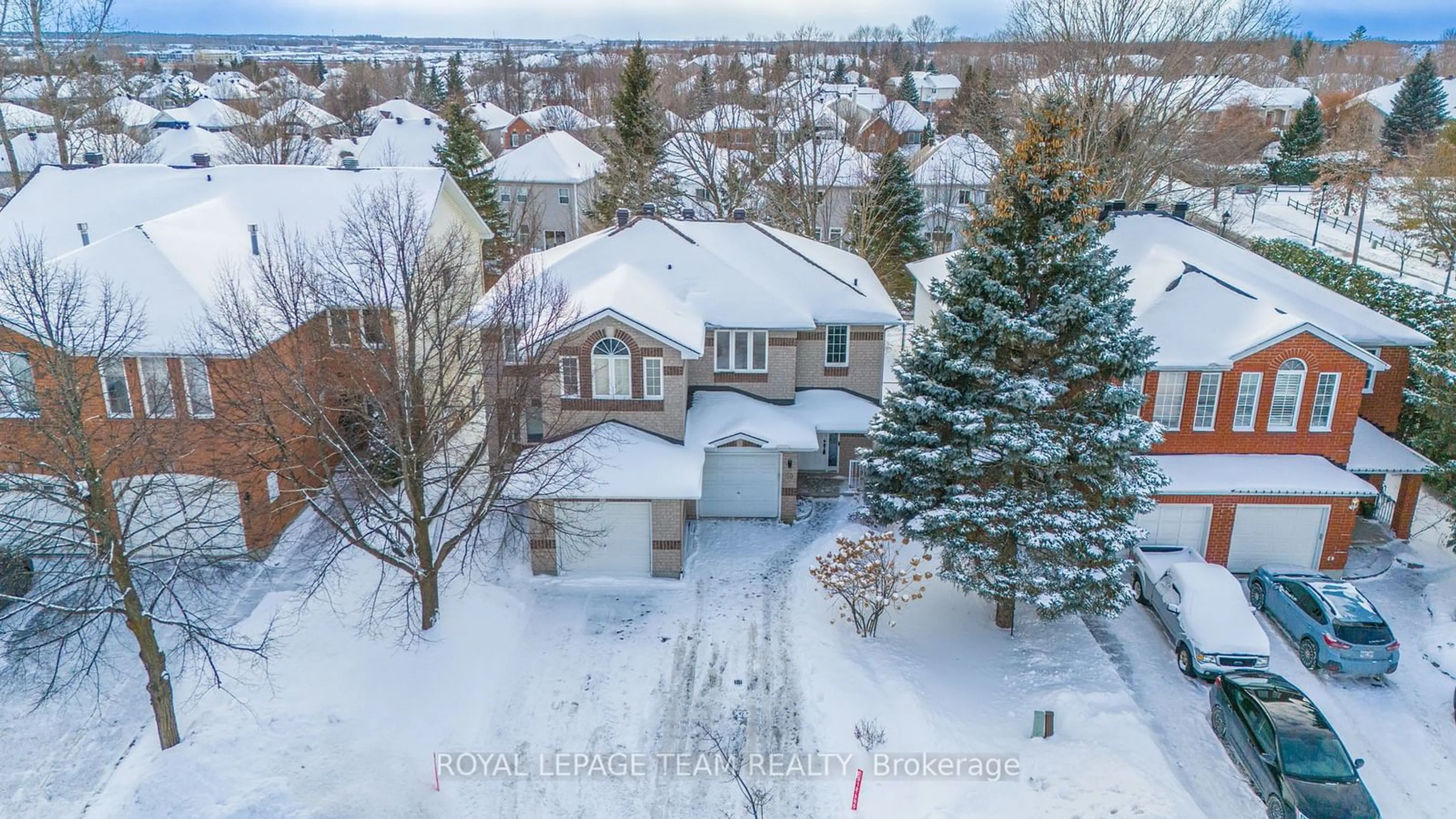 A pic from outside/outdoor area/front of a property/back of a property/a pic from drone, street for 59 Highmont Crt, Kanata Ontario K2T 1B2