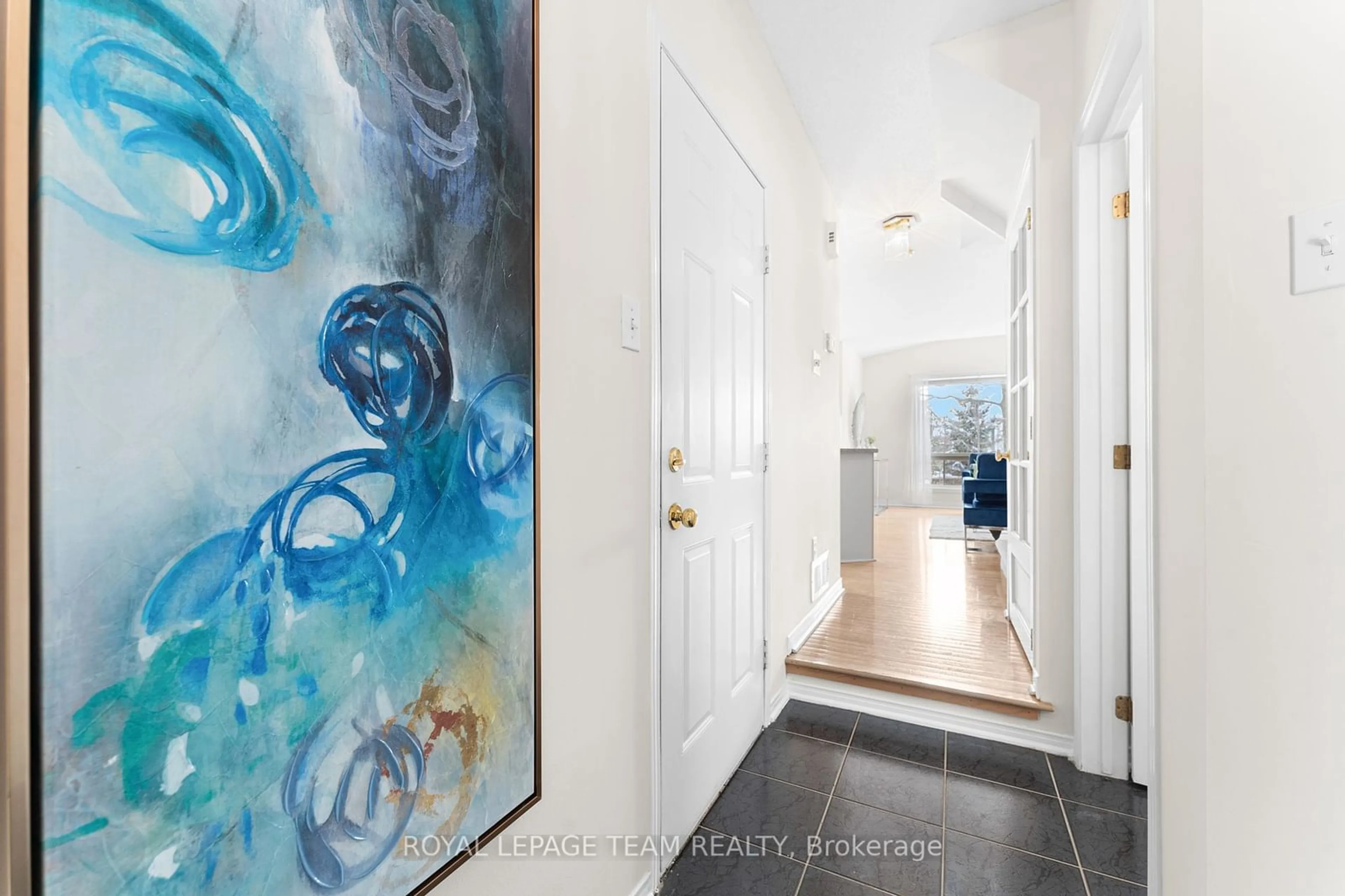 Indoor entryway for 59 Highmont Crt, Kanata Ontario K2T 1B2