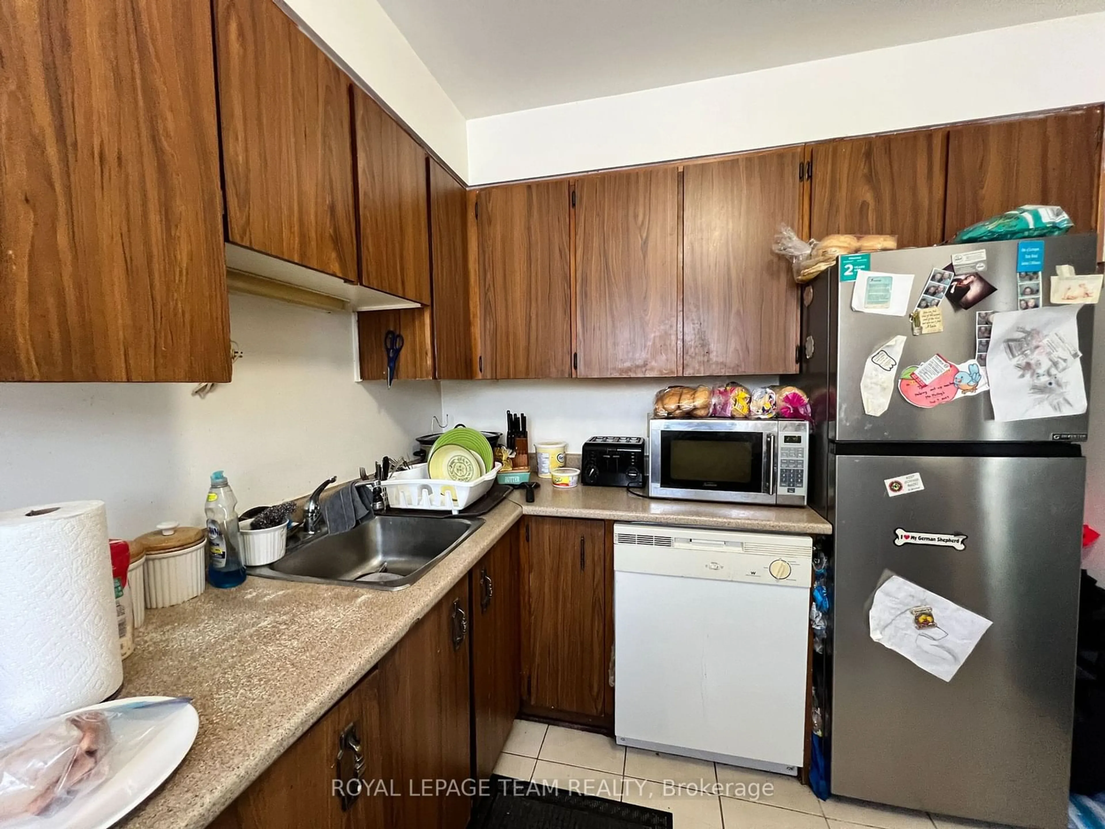 Standard kitchen, unknown for 1304 CEDARCROFT Cres, Cyrville - Carson Grove - Pineview Ontario K1B 5C7