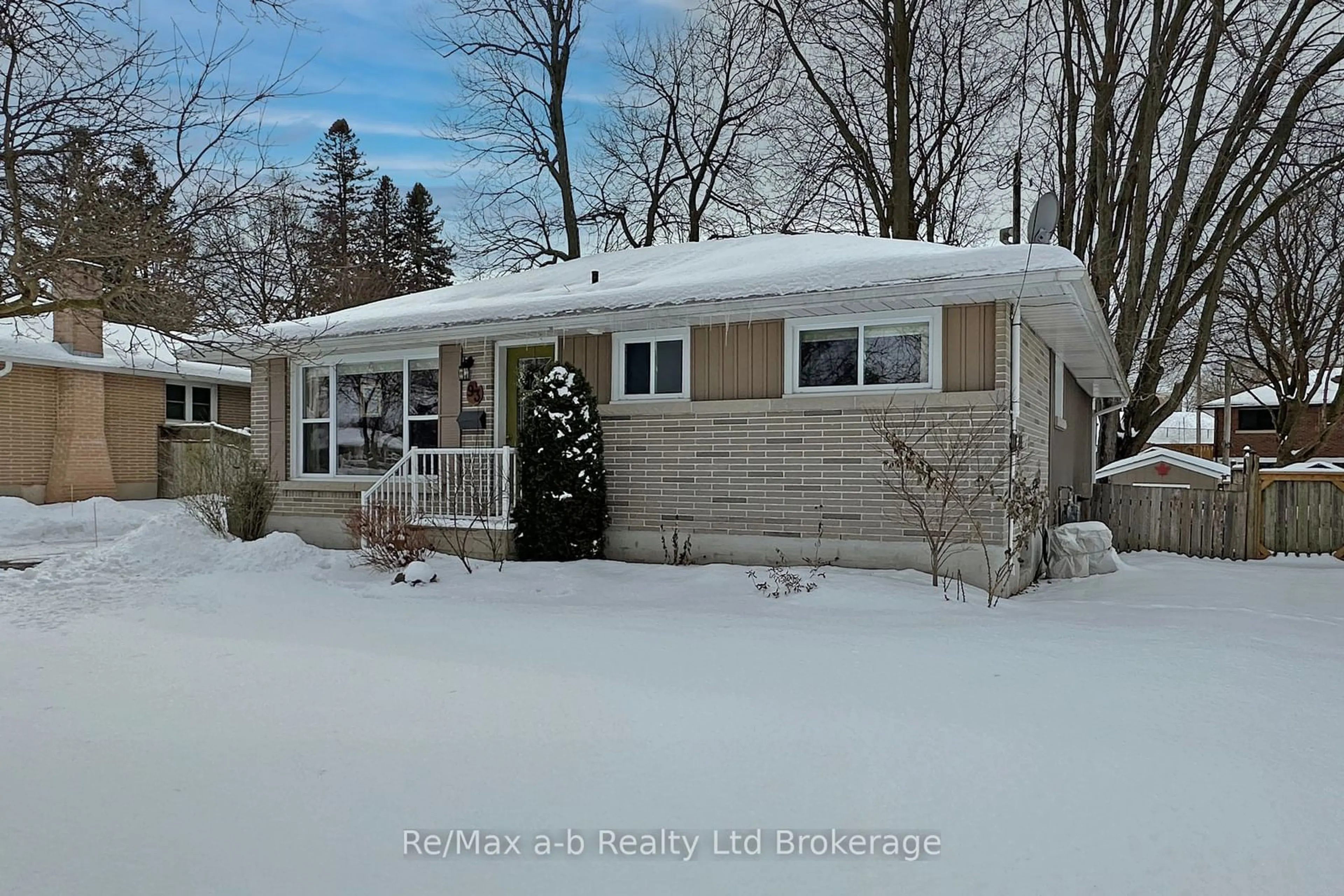 Home with vinyl exterior material, street for 93 North Park Cres, Woodstock Ontario N4S 7M1