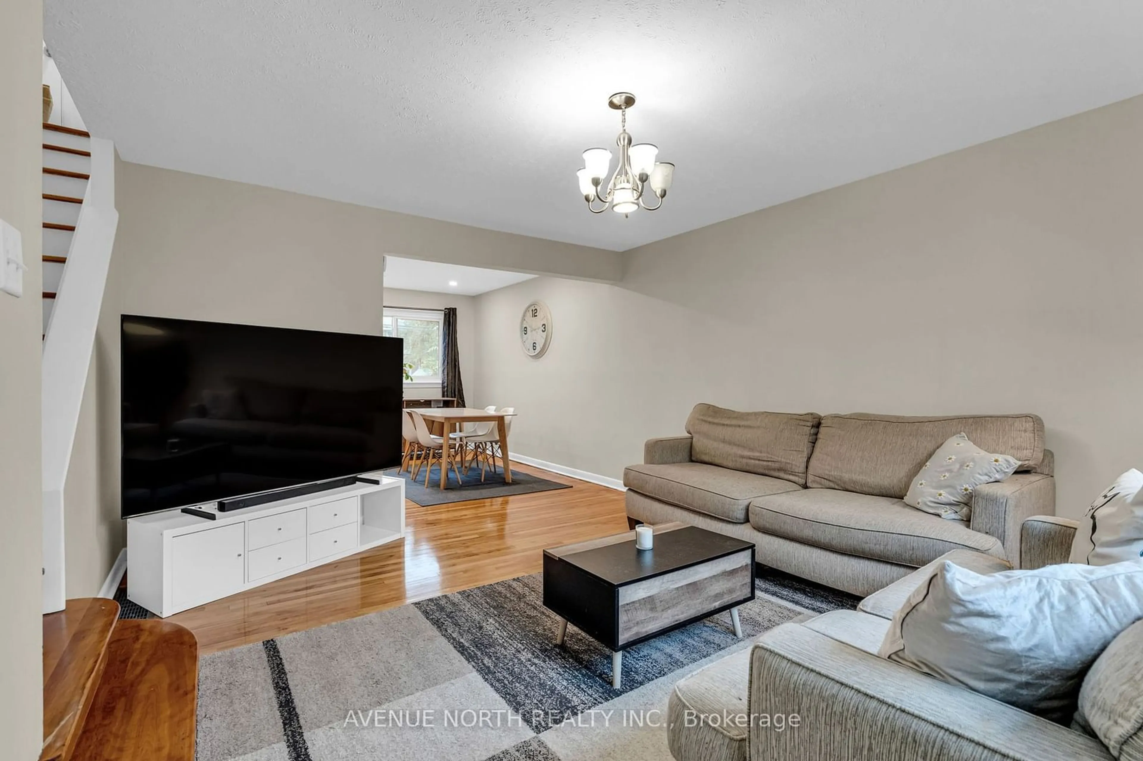 Living room with furniture, unknown for 1202 Summerville Ave, Carlington - Central Park Ontario K1Z 8G4