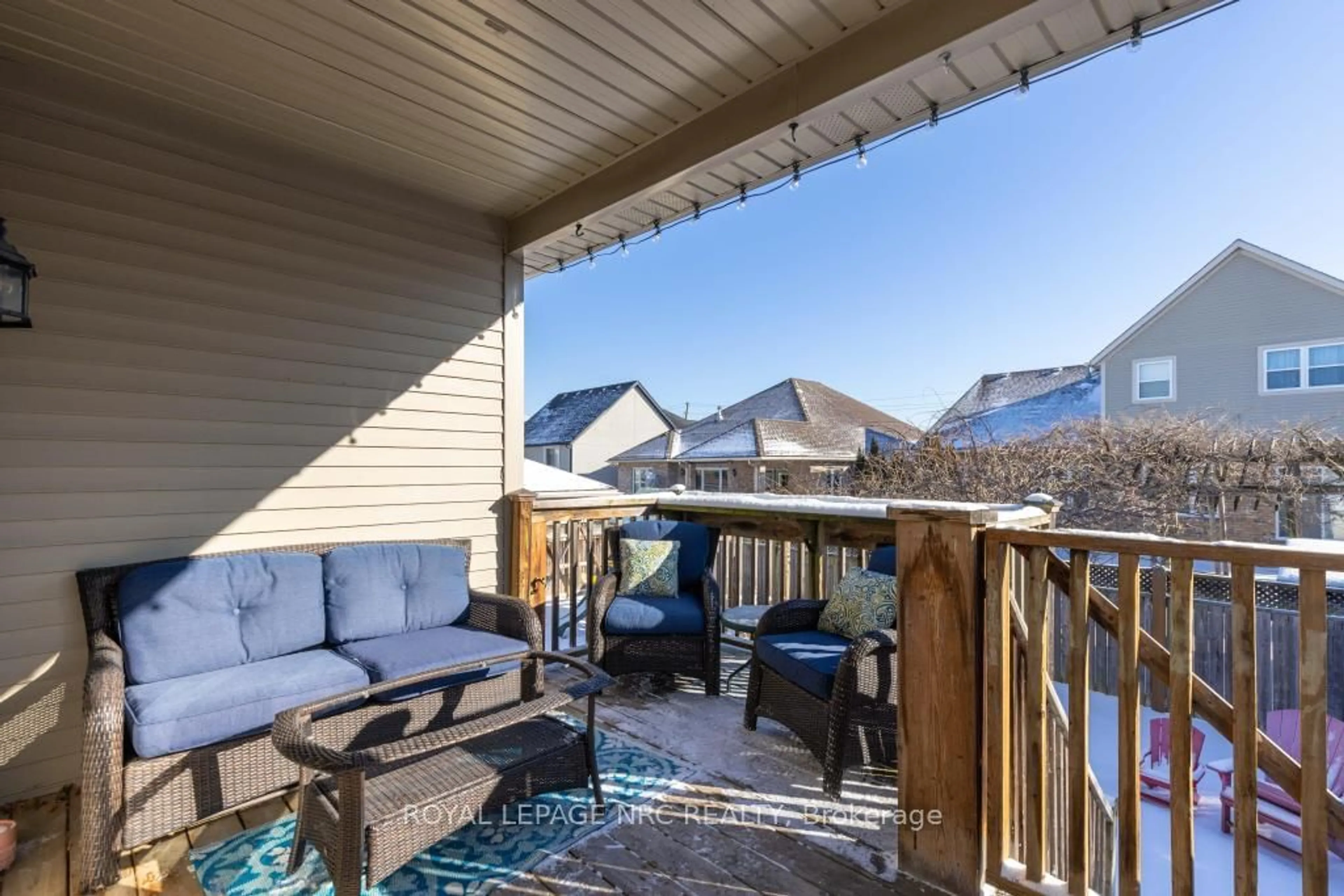 Patio, mountain view for 67 Arbour Glen Dr, St. Catharines Ontario L2W 1C5