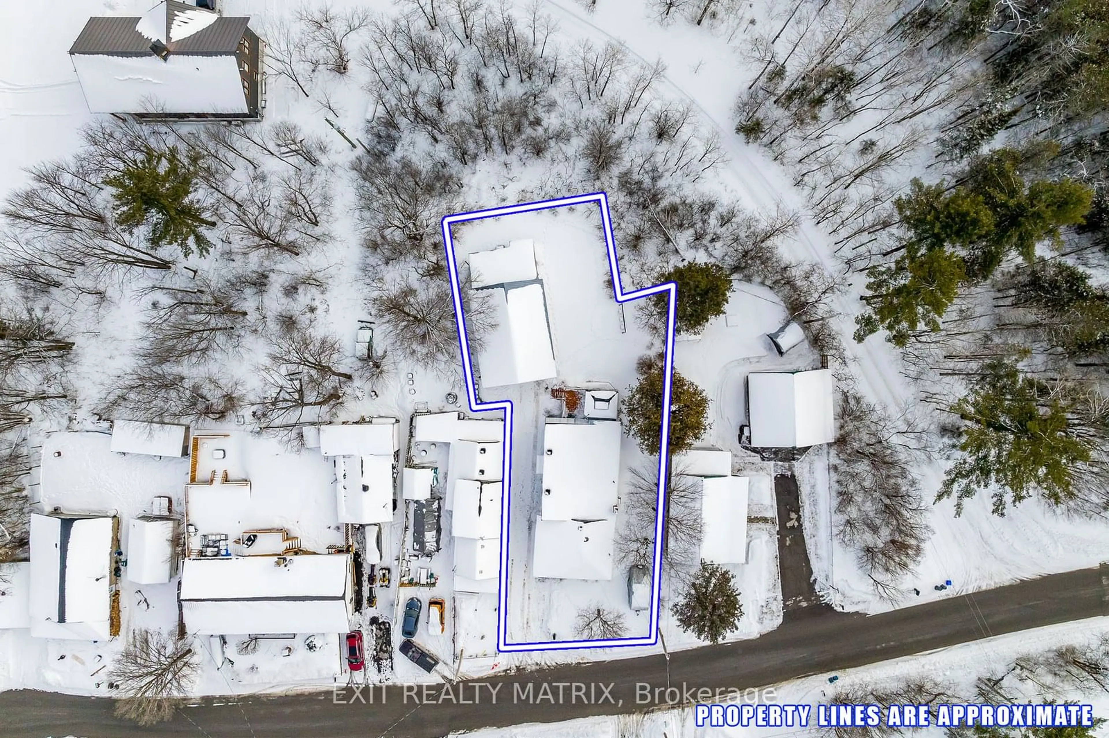 A pic from outside/outdoor area/front of a property/back of a property/a pic from drone, street for 160 Constance Lake Rd, Kanata Ontario K2K 1X7