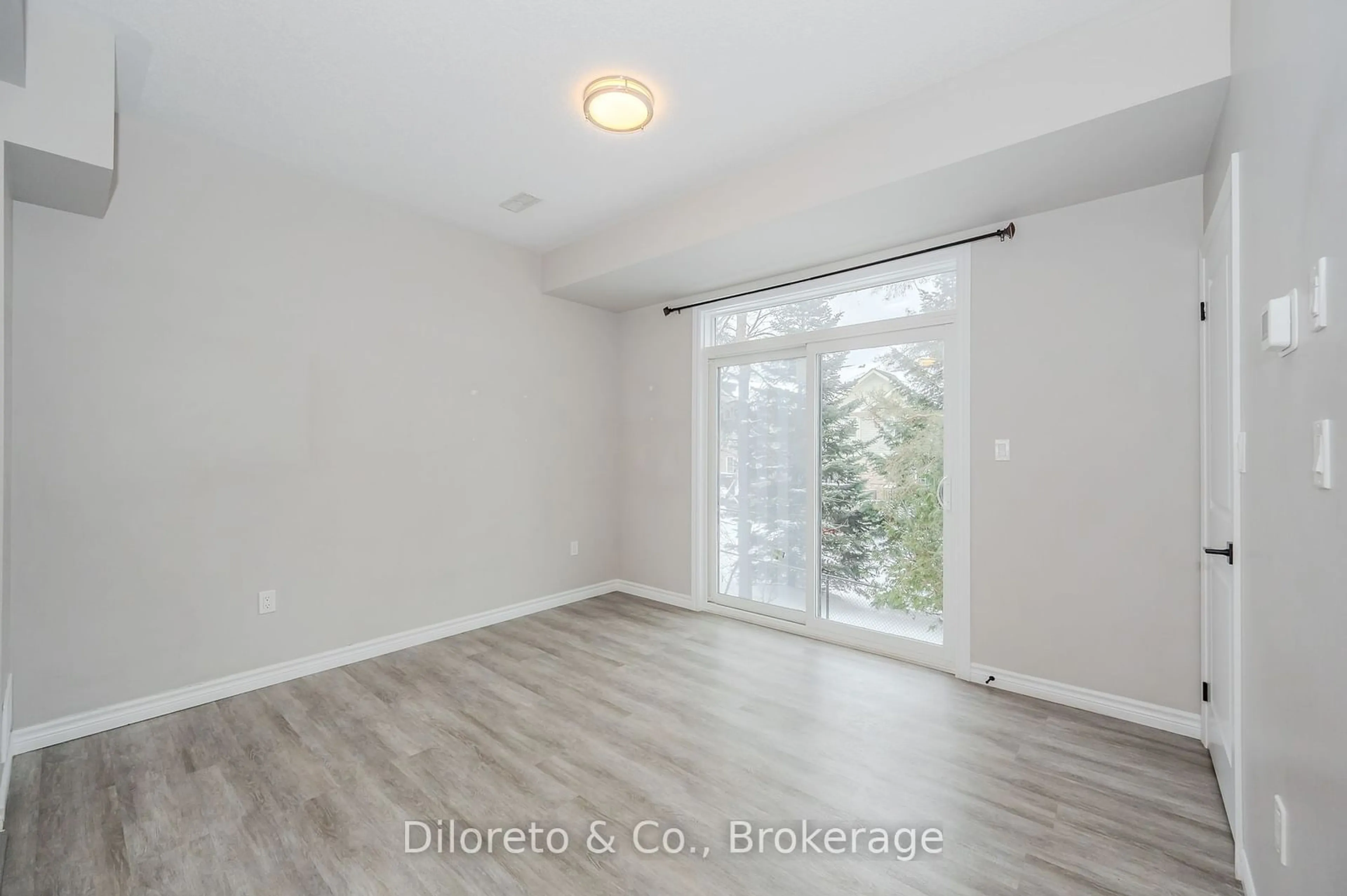 A pic of a room for 1131 Gordon St #5, Guelph Ontario N1L 1H2