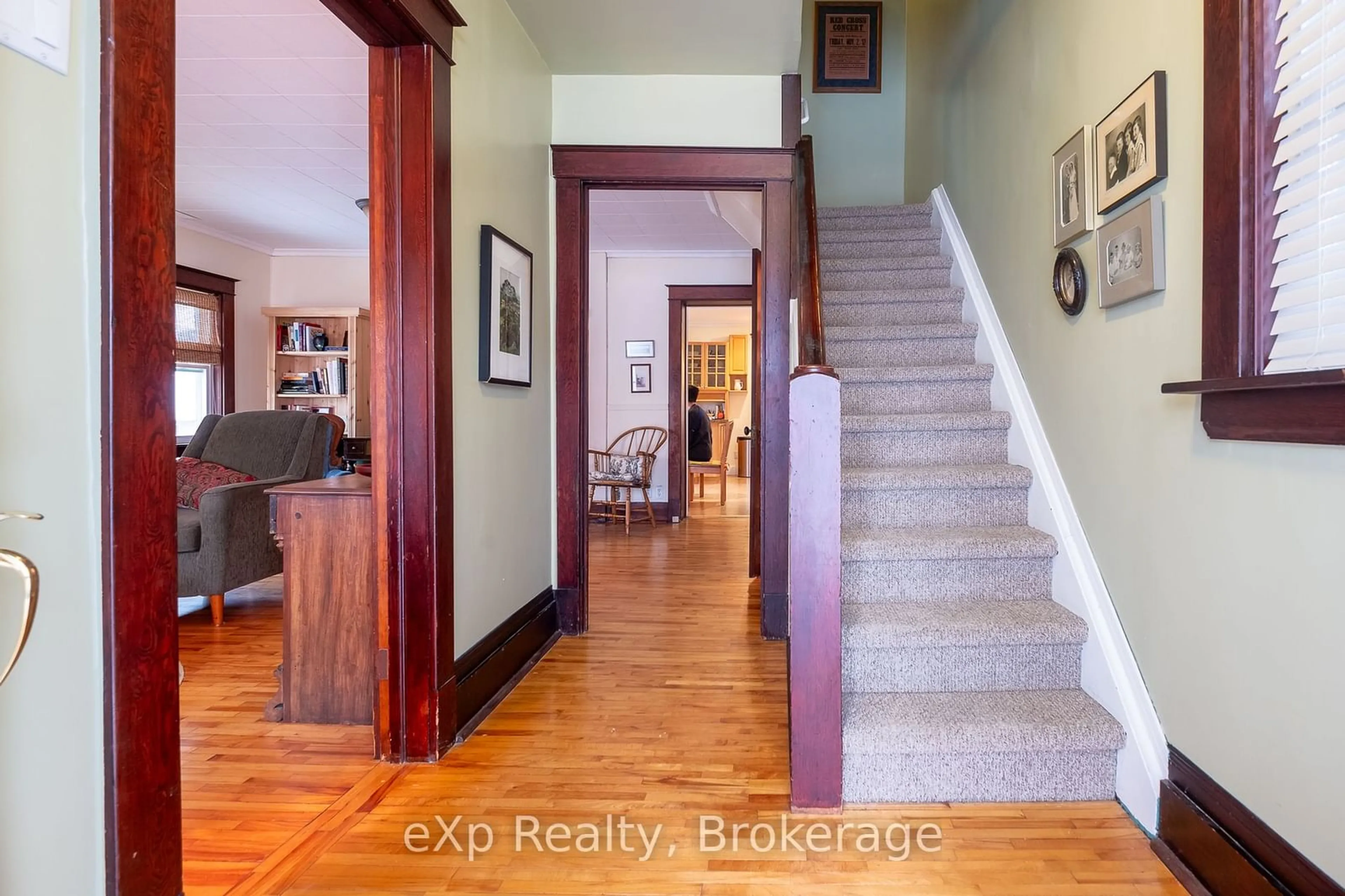 Indoor entryway for 1300 2nd Ave, Owen Sound Ontario N4K 4N4