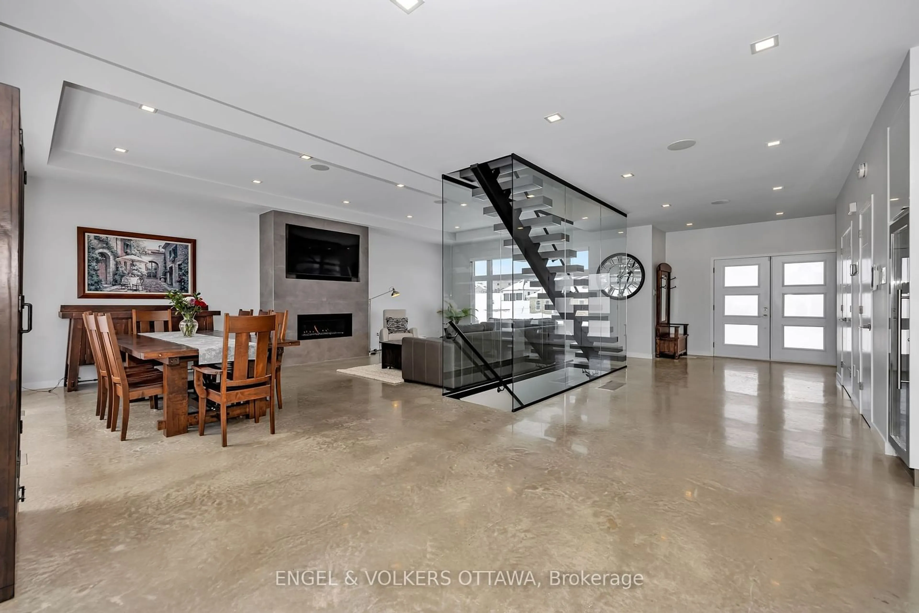 Indoor foyer for 46 Forest Hill Rd, South Stormont Ontario K0C 1P0