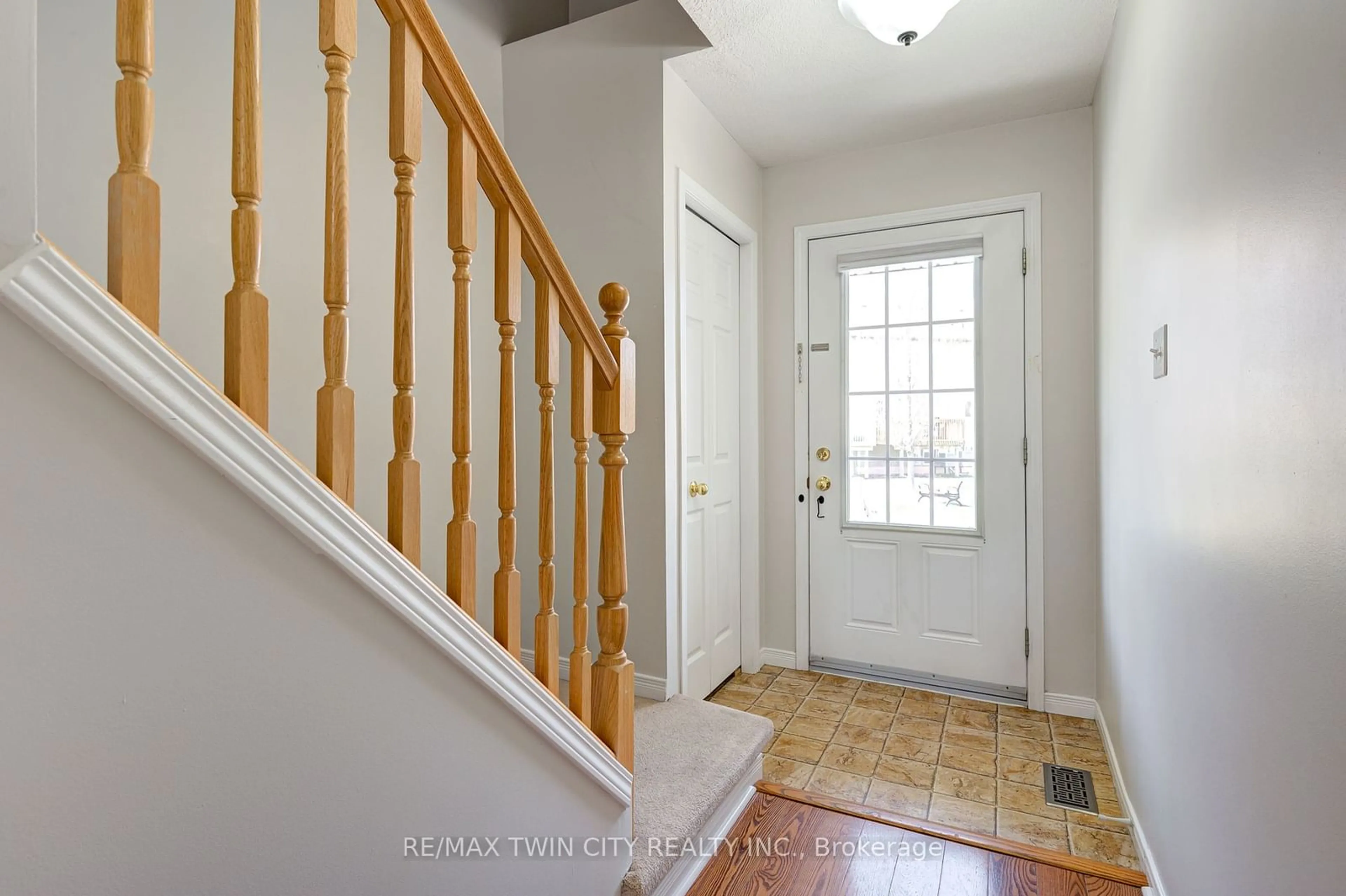 Indoor entryway for 20 David Bergey Dr #C20, Kitchener Ontario N2E 0B1