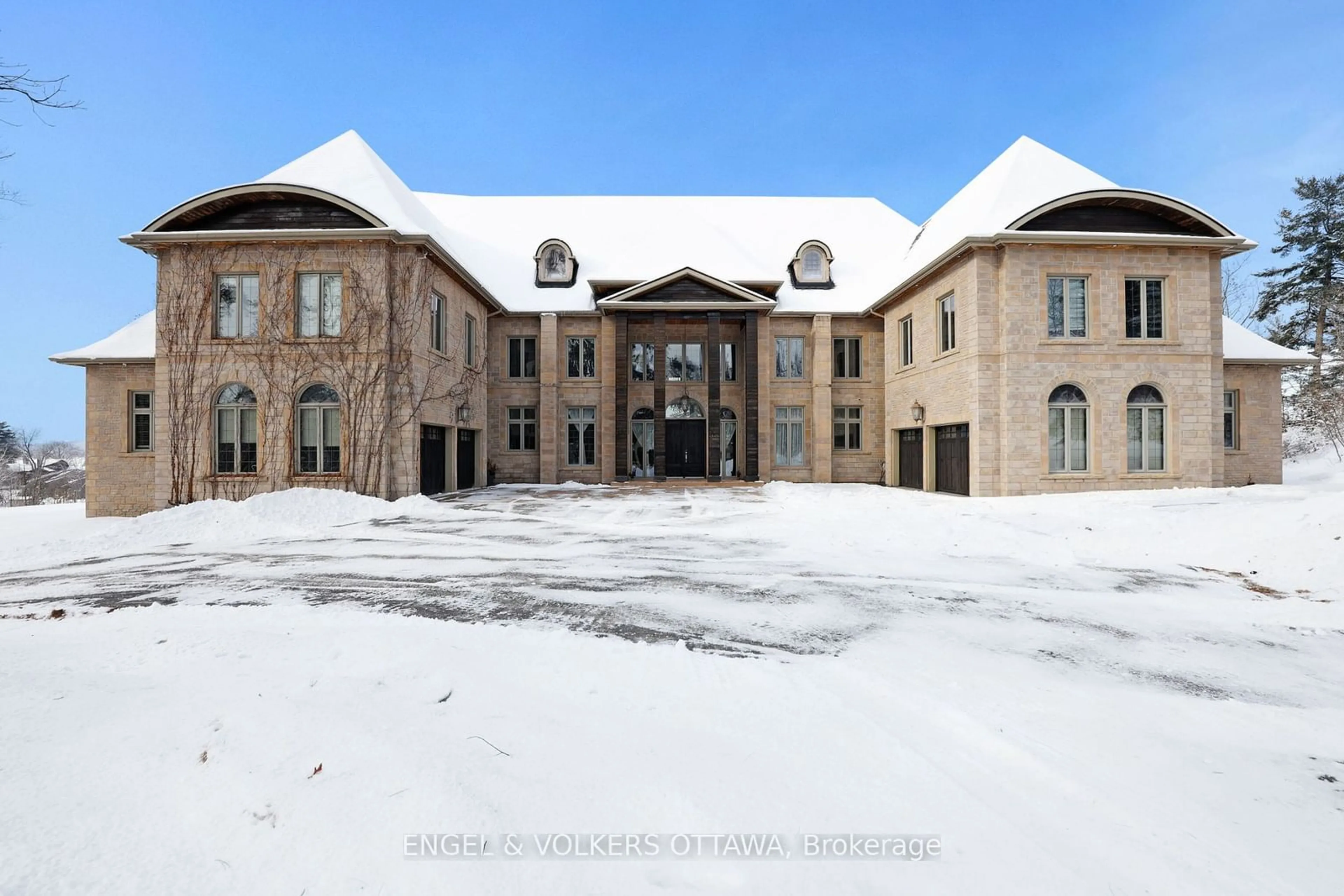 Indoor foyer for 2892 Presquile Rd, Alfred and Plantagenet Ontario K0B 1J0