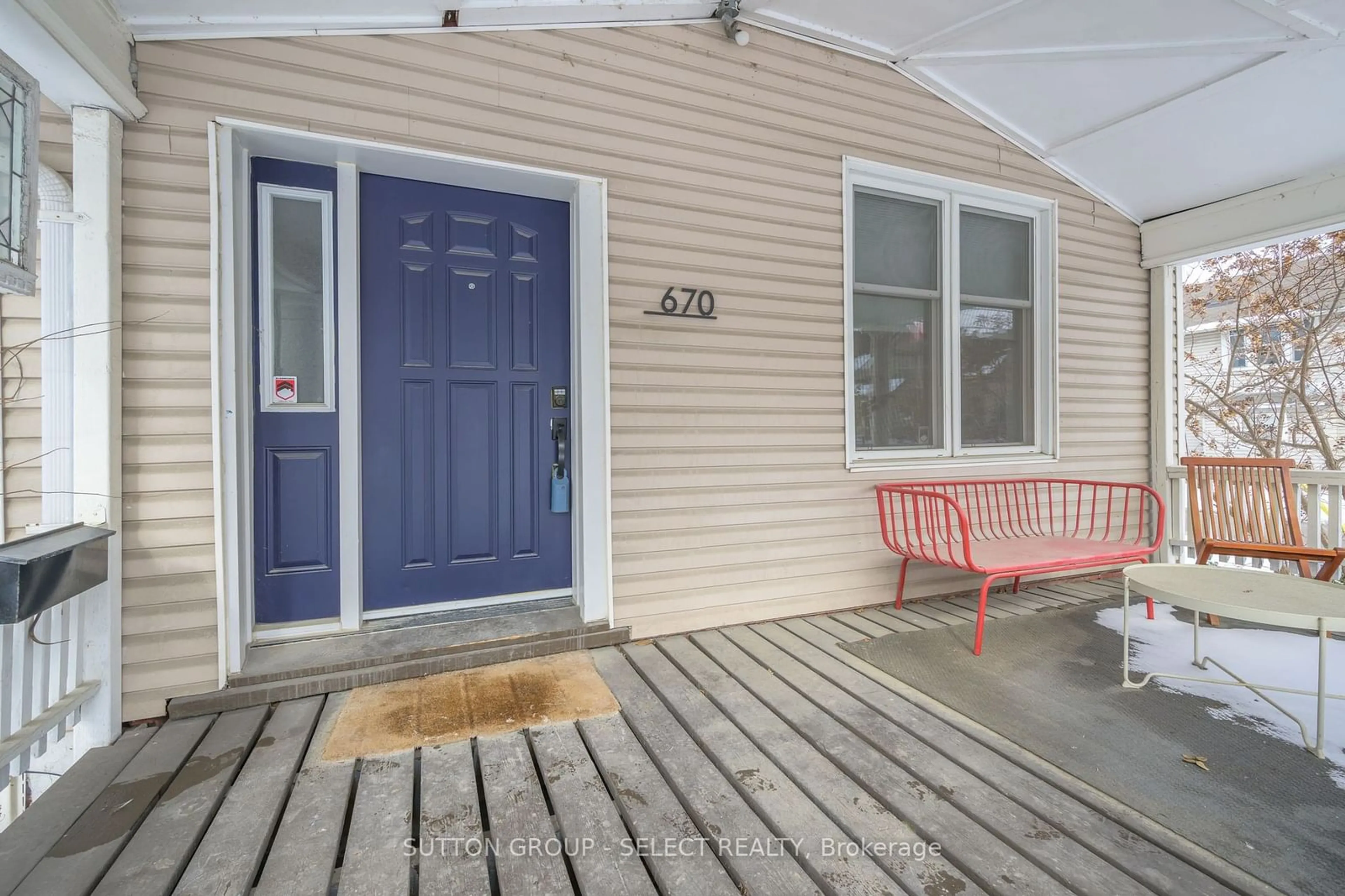 Indoor entryway for 670 Queens Ave, London Ontario N5W 3H1