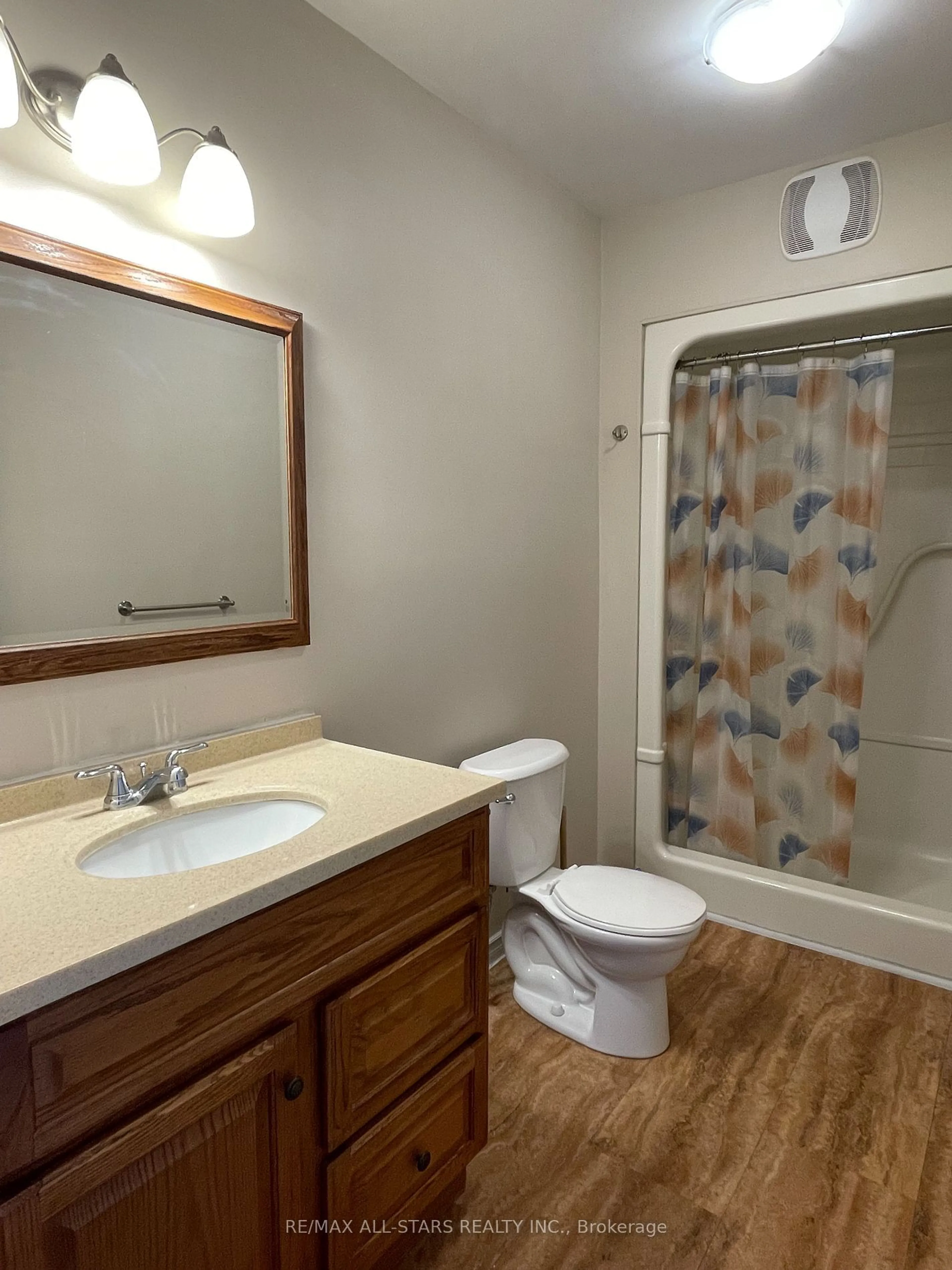 Standard bathroom, unknown for 24 Aylmer St, Peterborough Ontario K9J 3H5