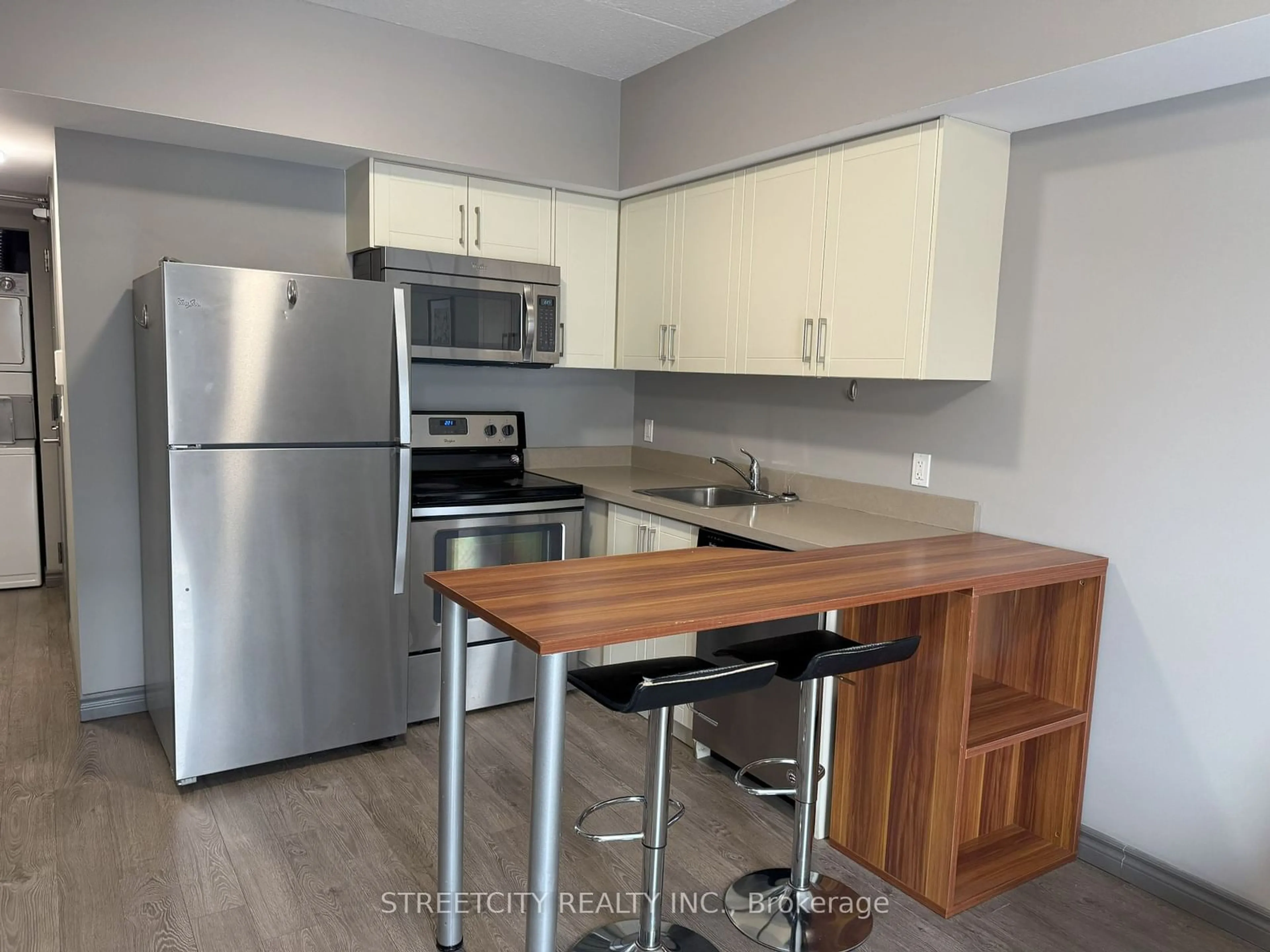 Standard kitchen, wood/laminate floor for 321 Spruce St #501, Waterloo Ontario N2L 0G4