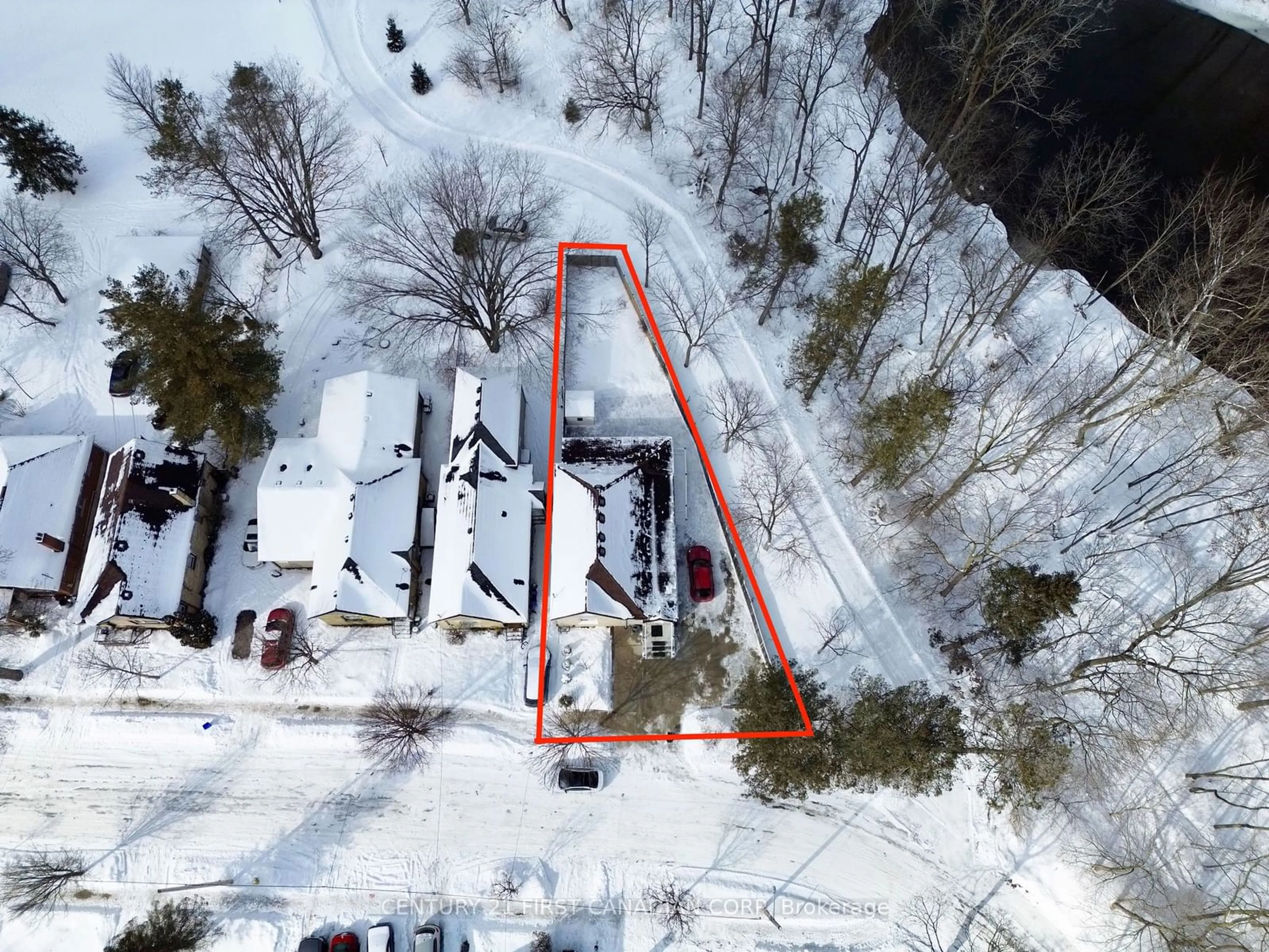 A pic from outside/outdoor area/front of a property/back of a property/a pic from drone, street for 236 Raymond Ave, London Ontario N6A 2N1