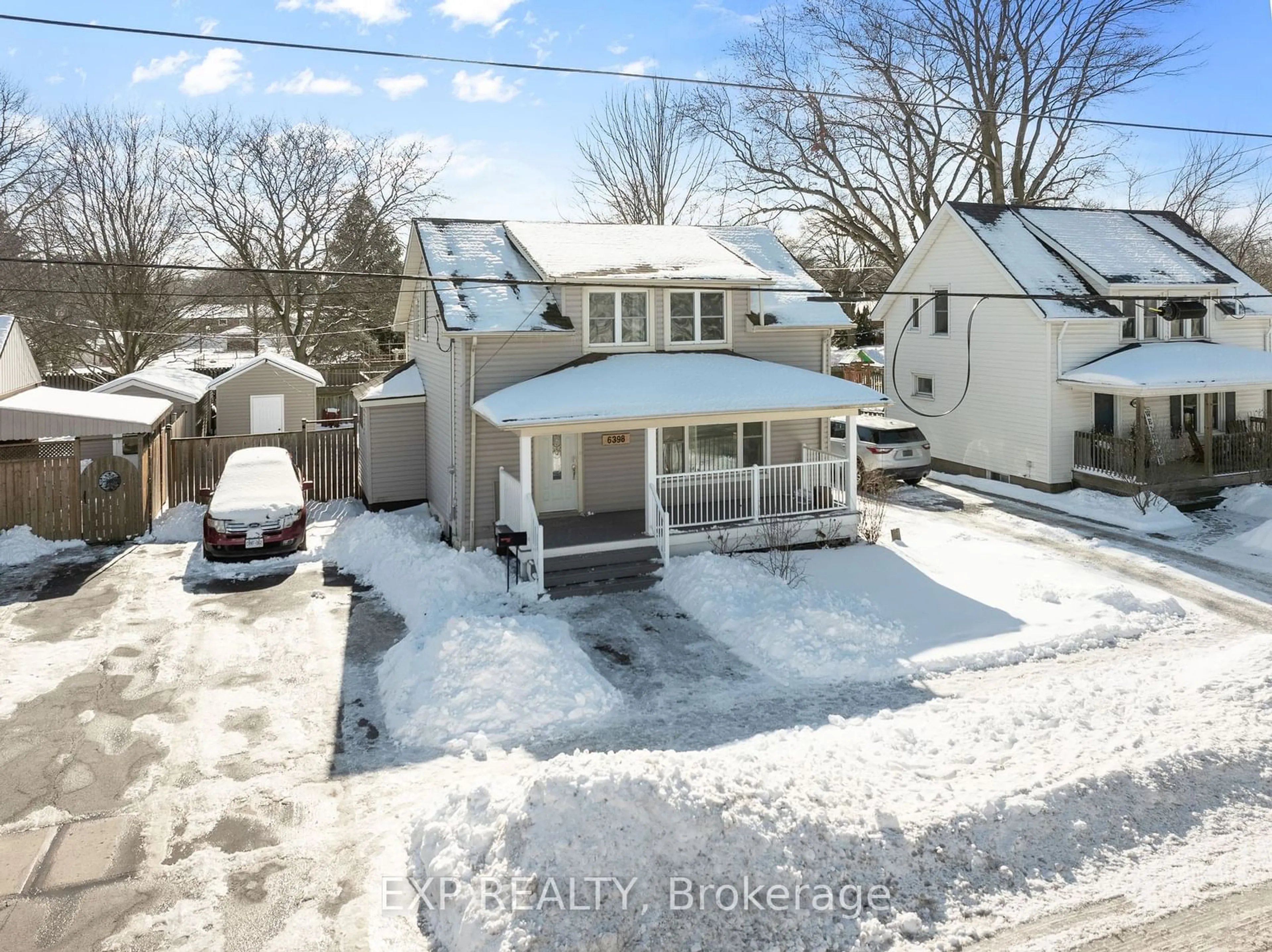 A pic from outside/outdoor area/front of a property/back of a property/a pic from drone, street for 6398 Crawford St, Niagara Falls Ontario L2E 5Z1