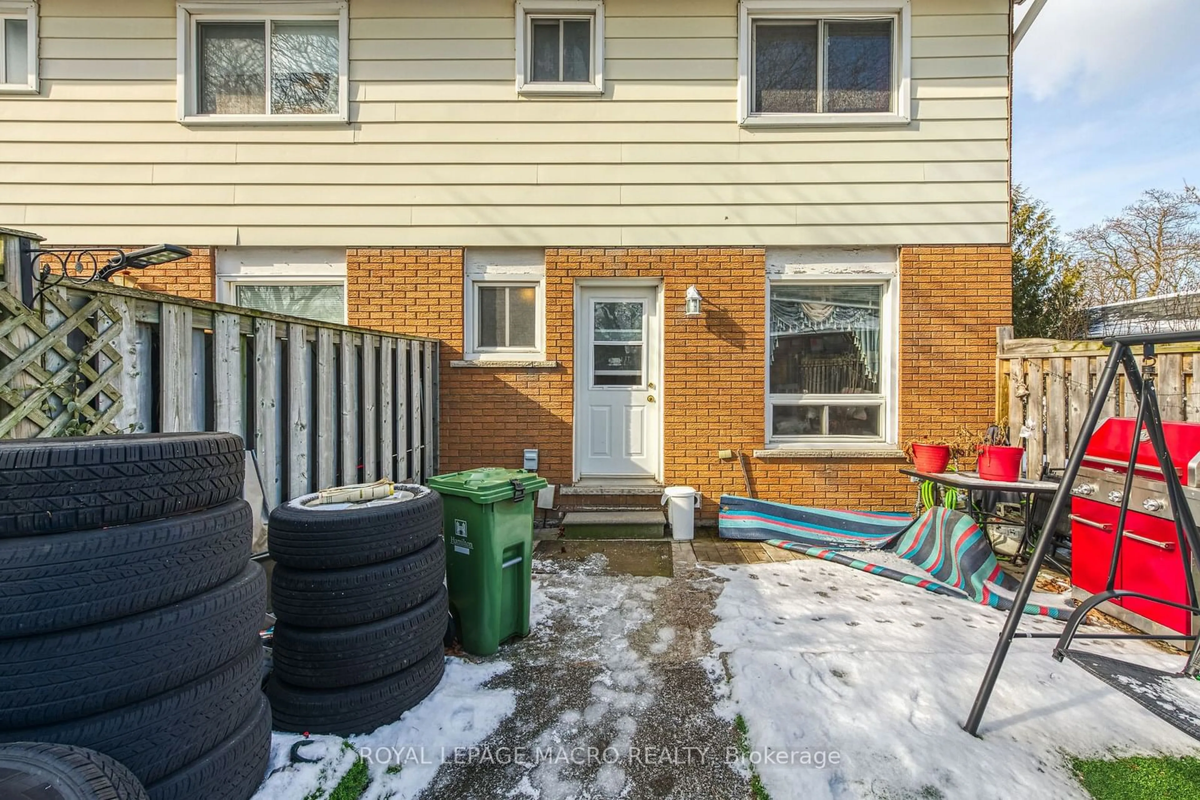 Patio, street for 2700 Barton St #25, Hamilton Ontario L8E 2J7