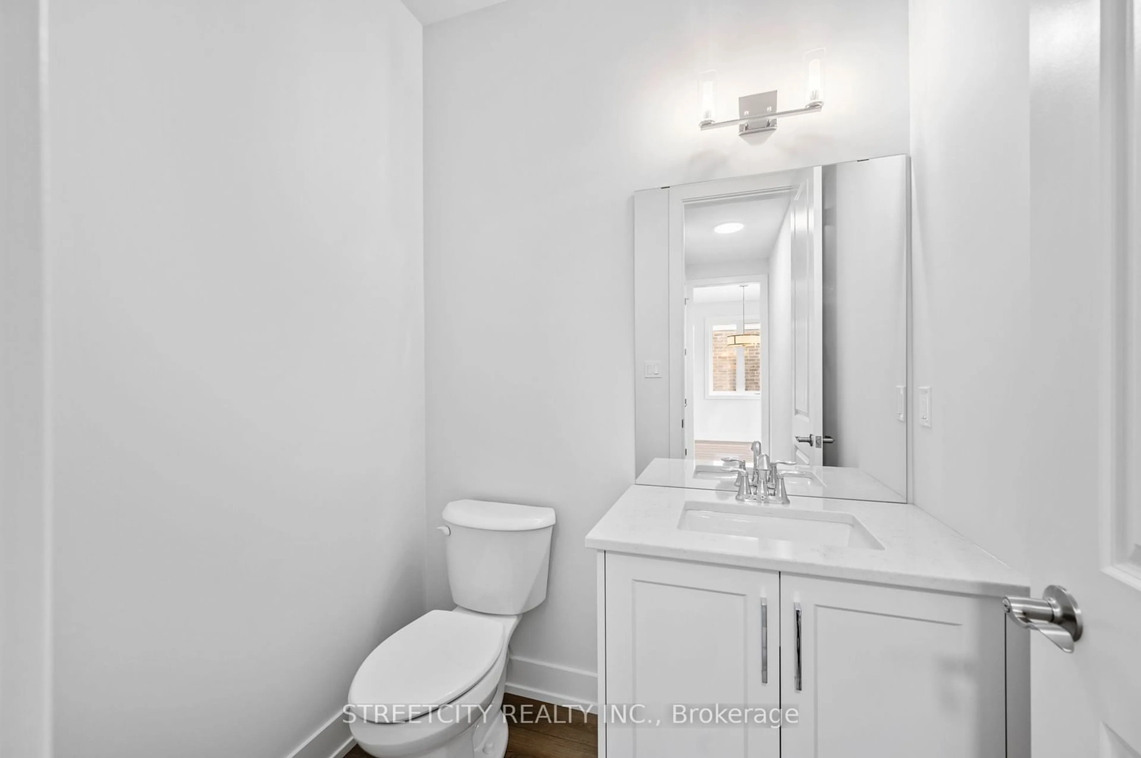 Standard bathroom, ceramic/tile floor for 33 LUCAS Rd, St. Thomas Ontario N5R 0M2