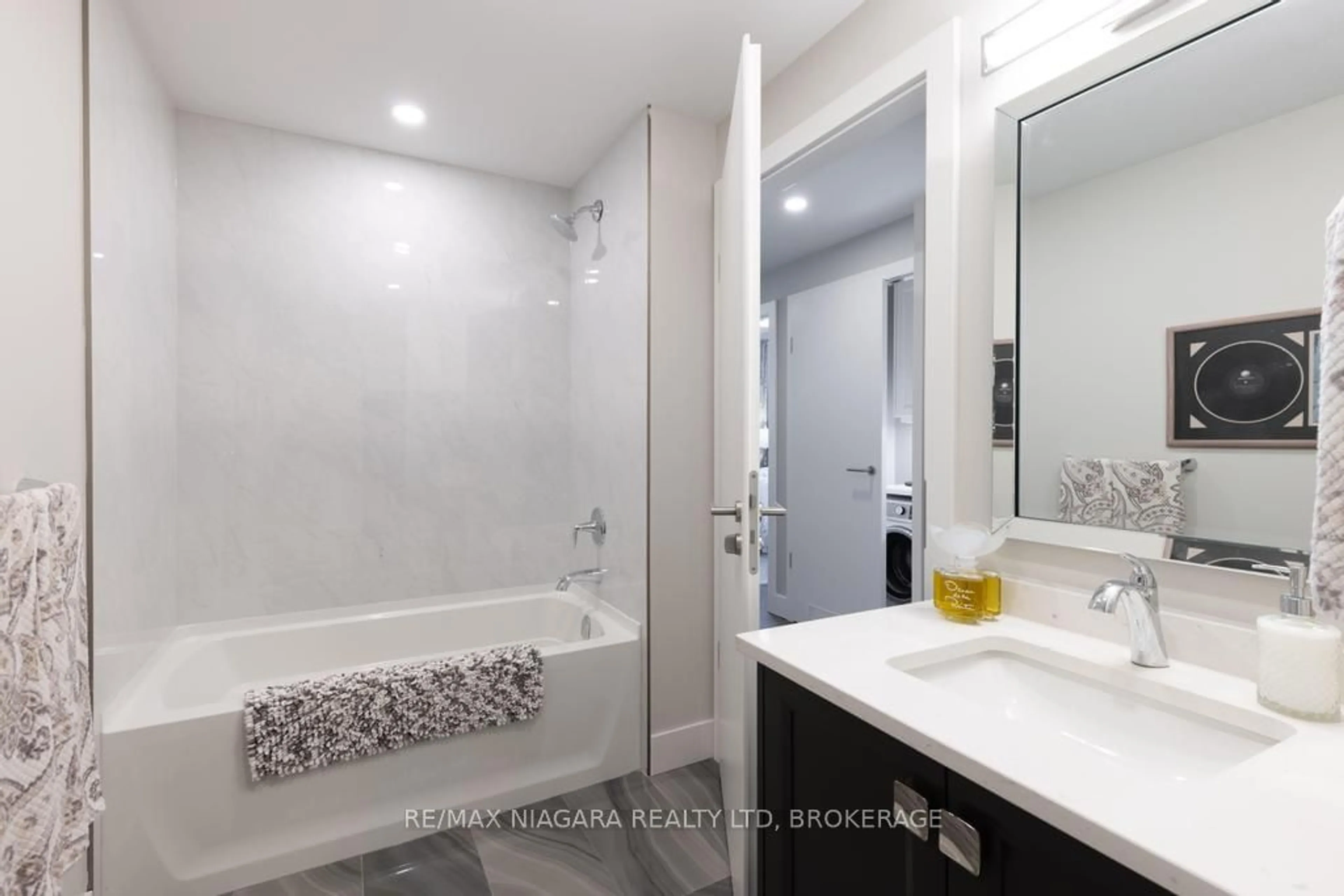 Contemporary bathroom, ceramic/tile floor for 57 Lakeport Rd #302, St. Catharines Ontario L2N 4P6