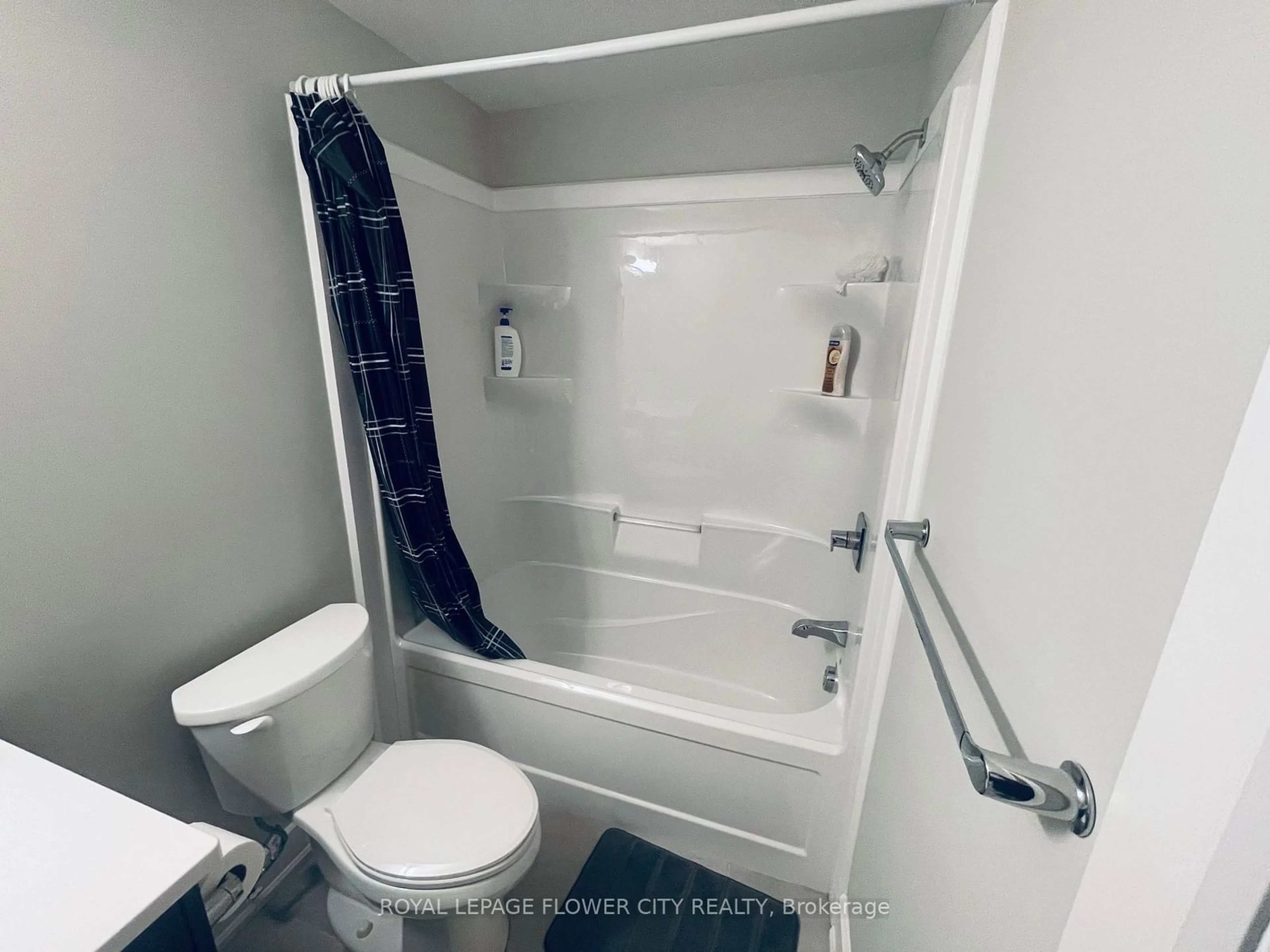 Standard bathroom, unknown for 601 Lions Park Dr #57, Strathroy-Caradoc Ontario N0L 1W0