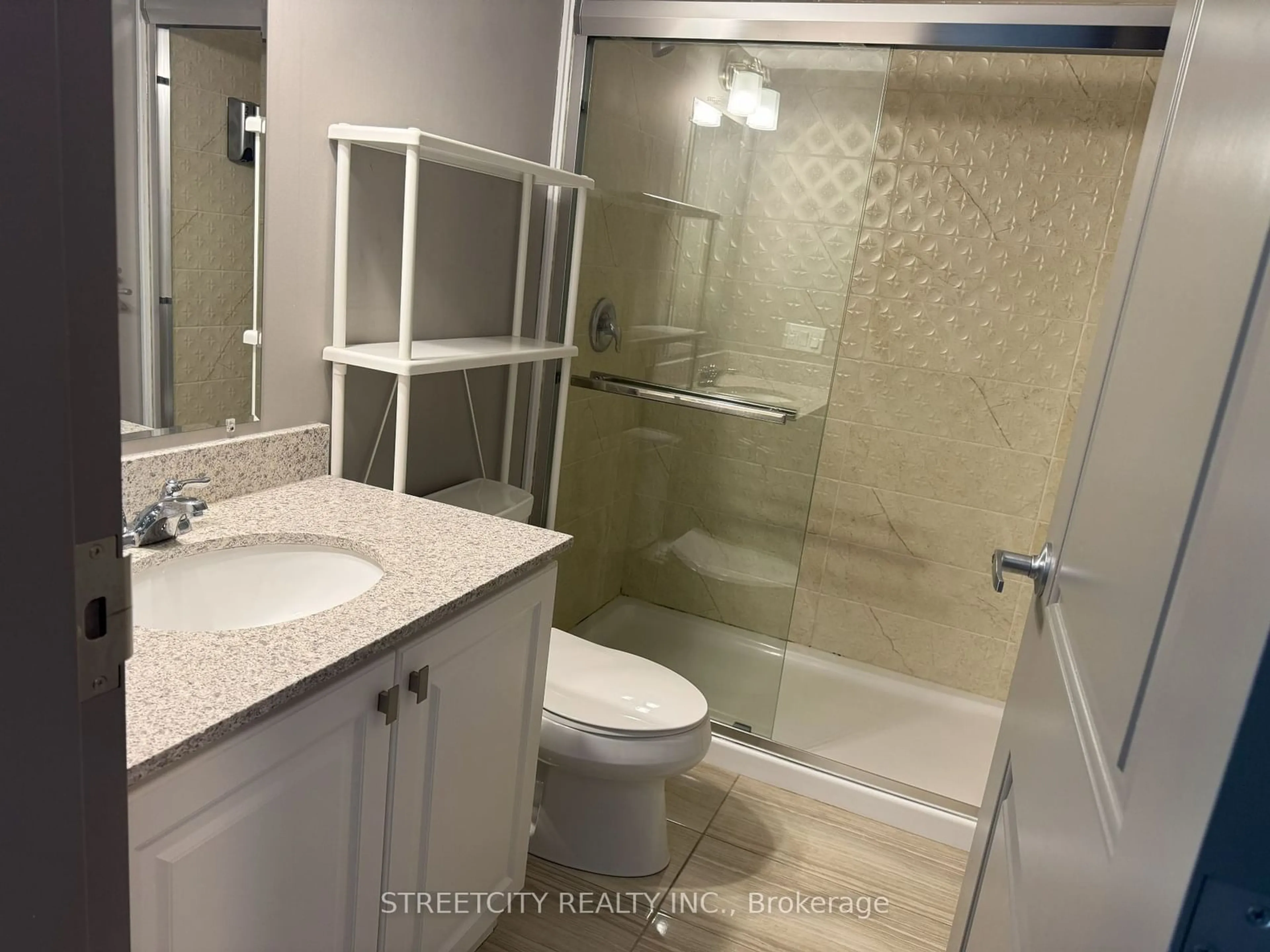 Standard bathroom, ceramic/tile floor for 321 Spruce St #601, Waterloo Ontario N2L 0G4