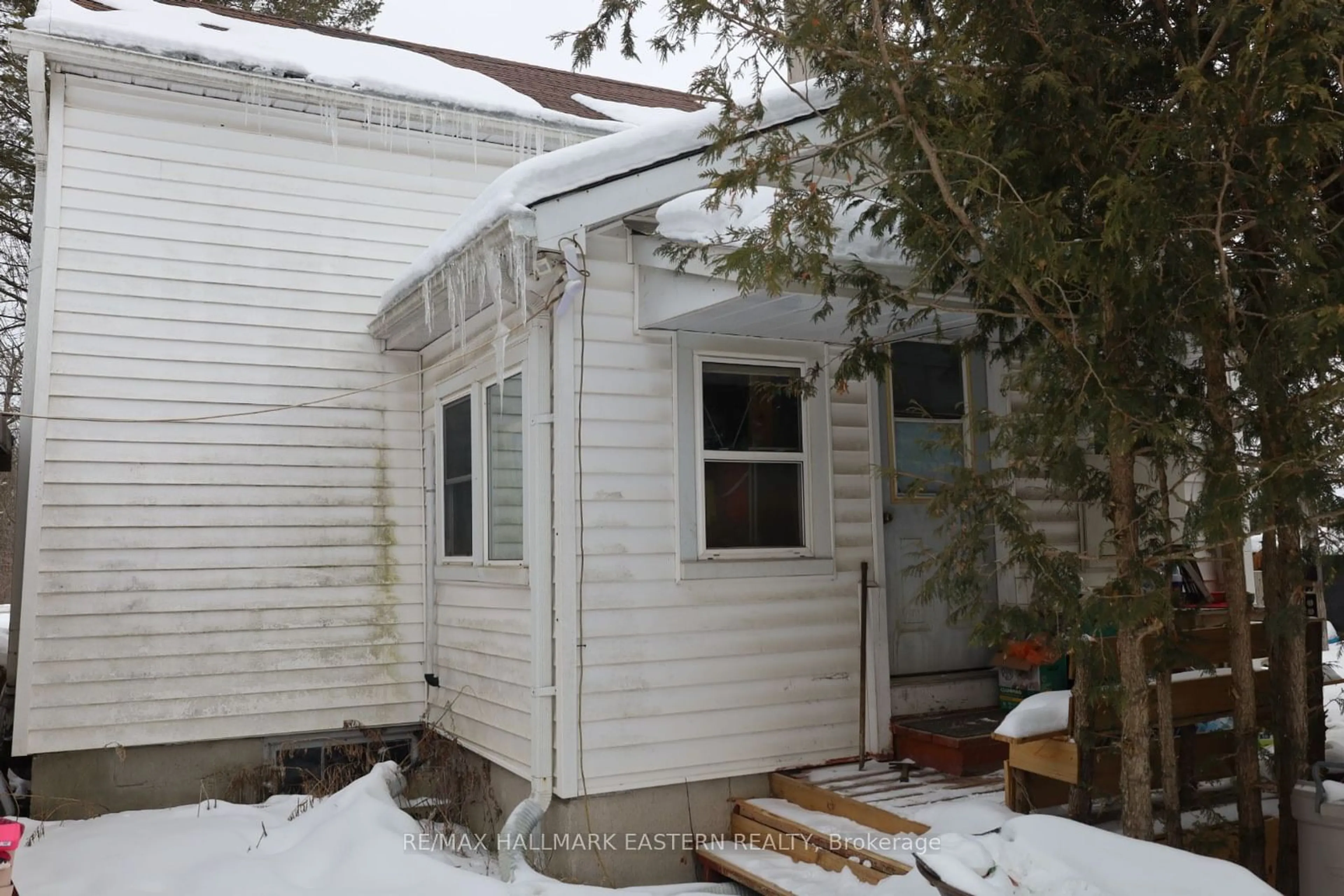 Shed for 14159 Highway 62, Madoc Ontario K0L 2K0