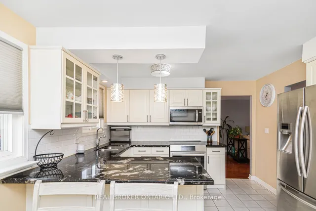 Additional property image - 647 Tomahawk Cres