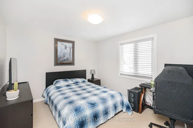 Additional property image - 647 Tomahawk Cres