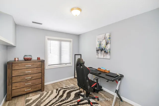 Additional property image - 647 Tomahawk Cres