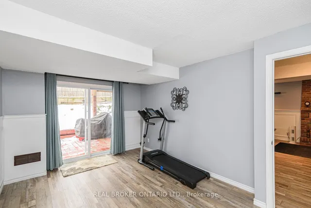 Additional property image - 647 Tomahawk Cres