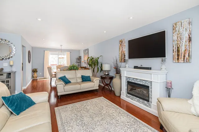 Additional property image - 647 Tomahawk Cres