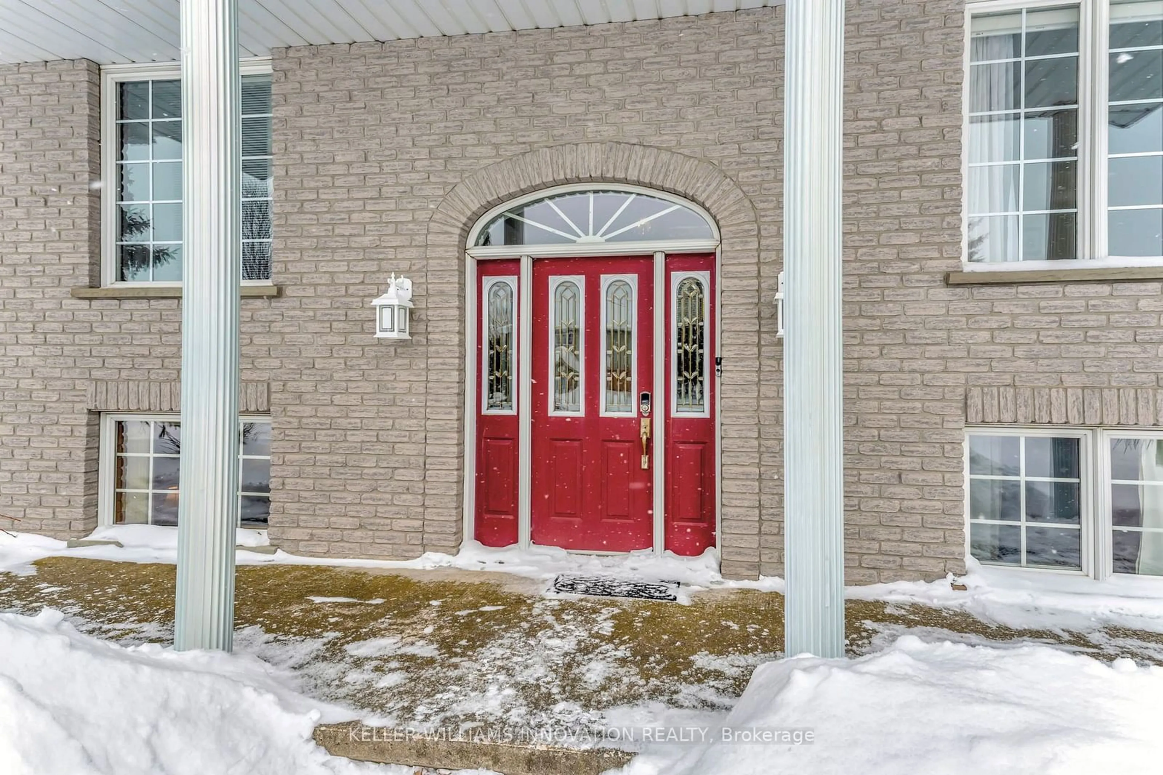 Indoor entryway for 8673 Crayton St, North Perth Ontario N0G 1Y0