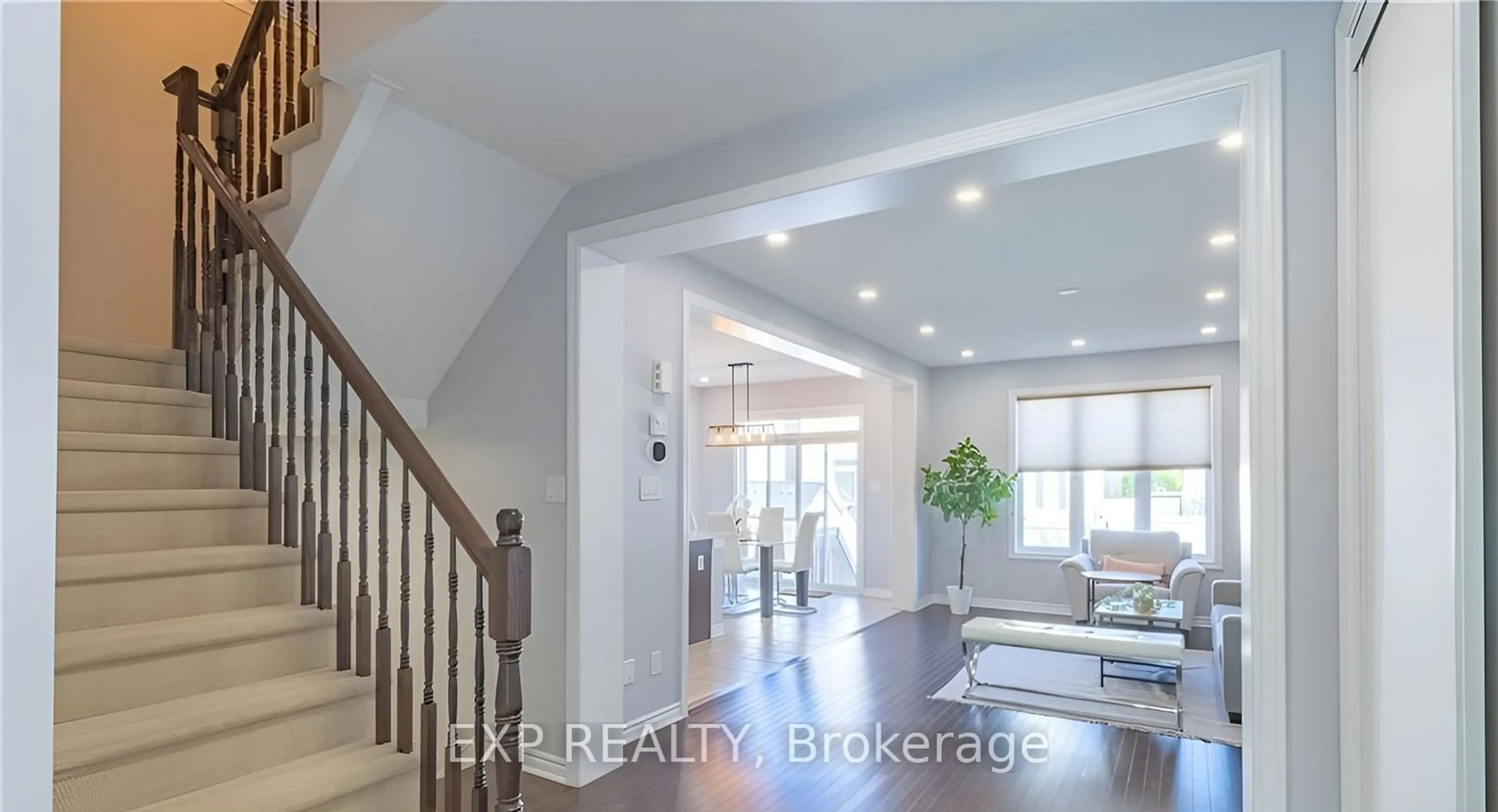 Indoor entryway for 320 Autumnfield St, Kanata Ontario K2M 3A6