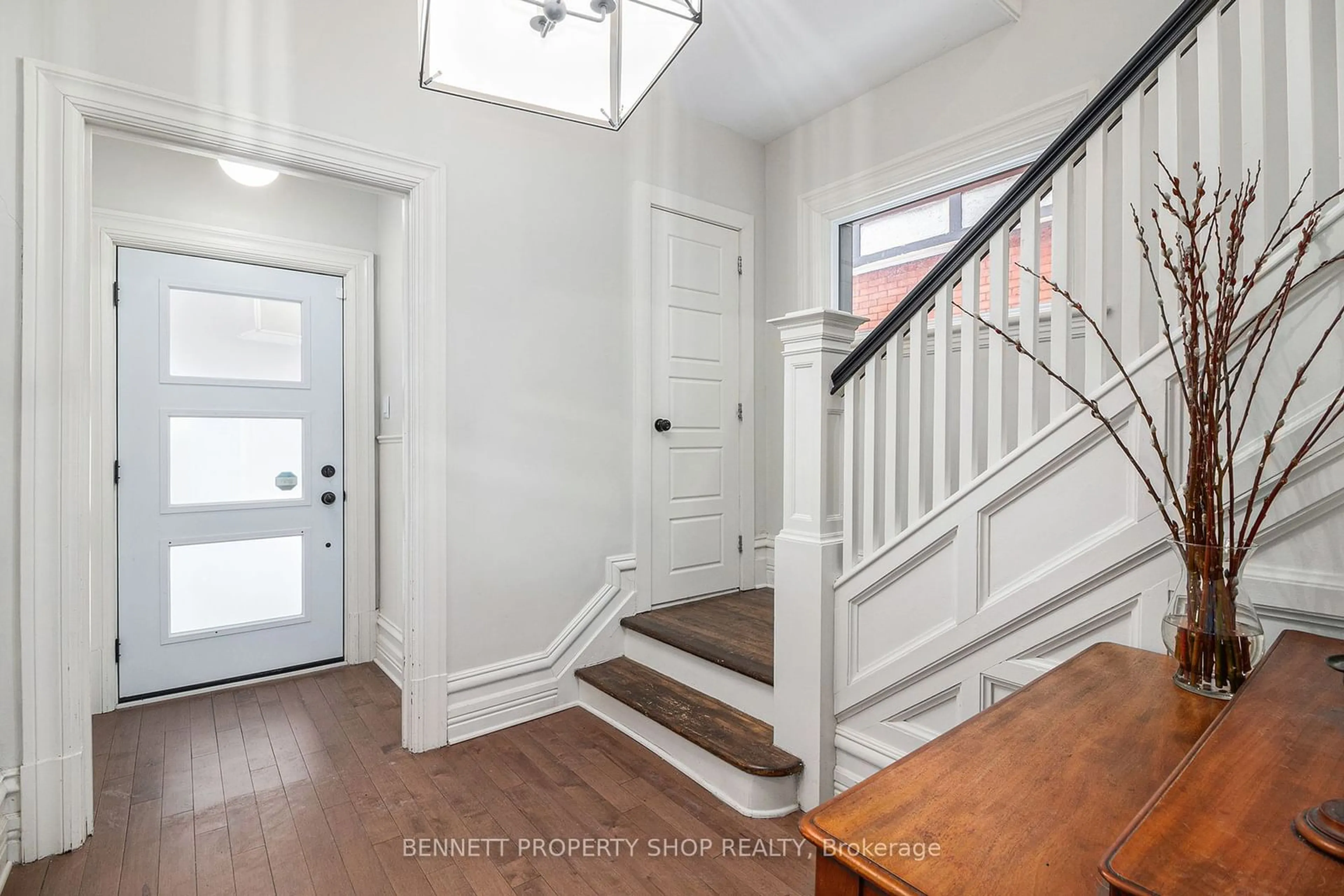 Indoor entryway for 499 Metcalfe St, Glebe - Ottawa East and Area Ontario K1S 3P2