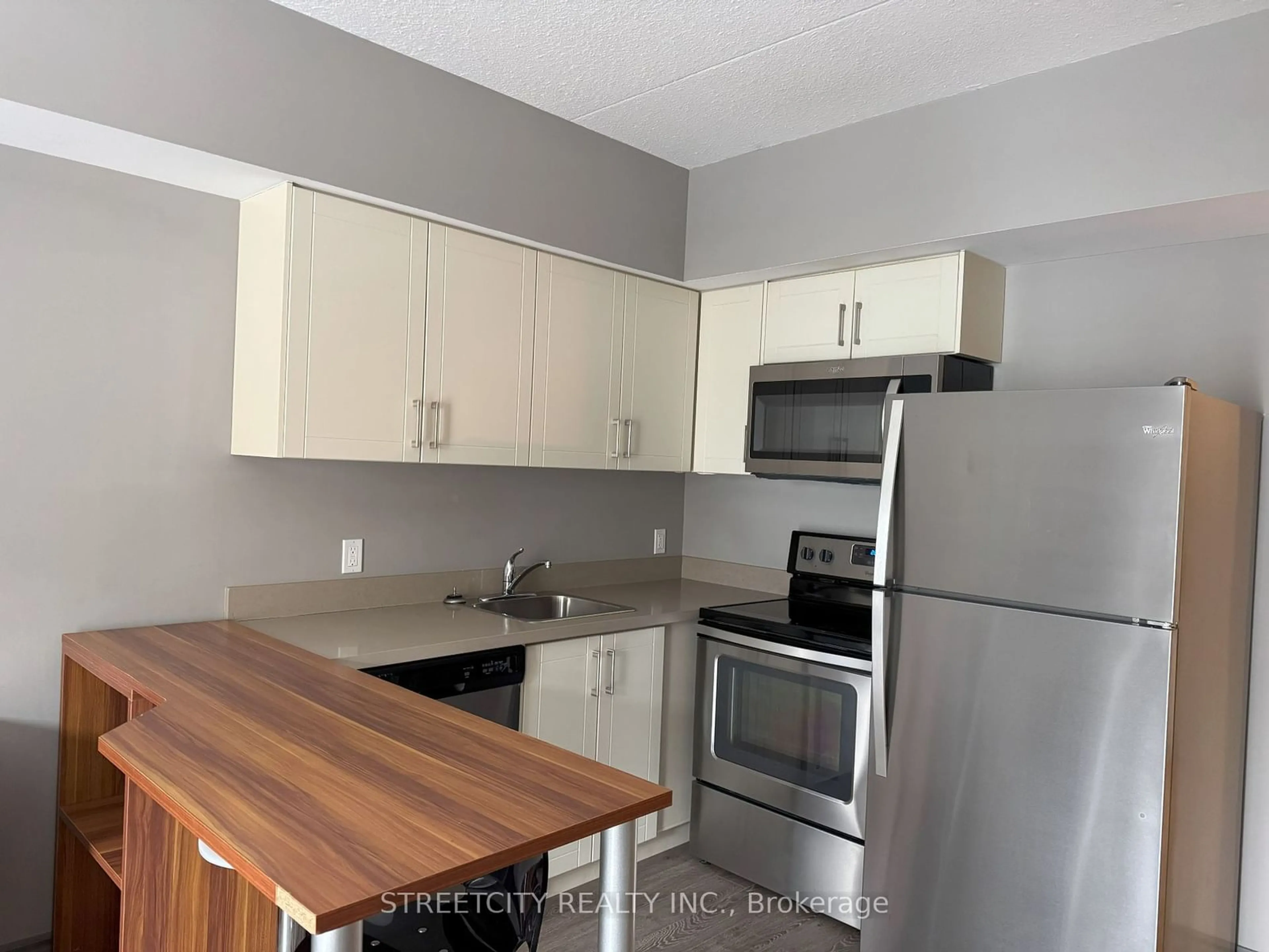 Standard kitchen, unknown for 321 Spruce St #615, Waterloo Ontario N2L 0G4