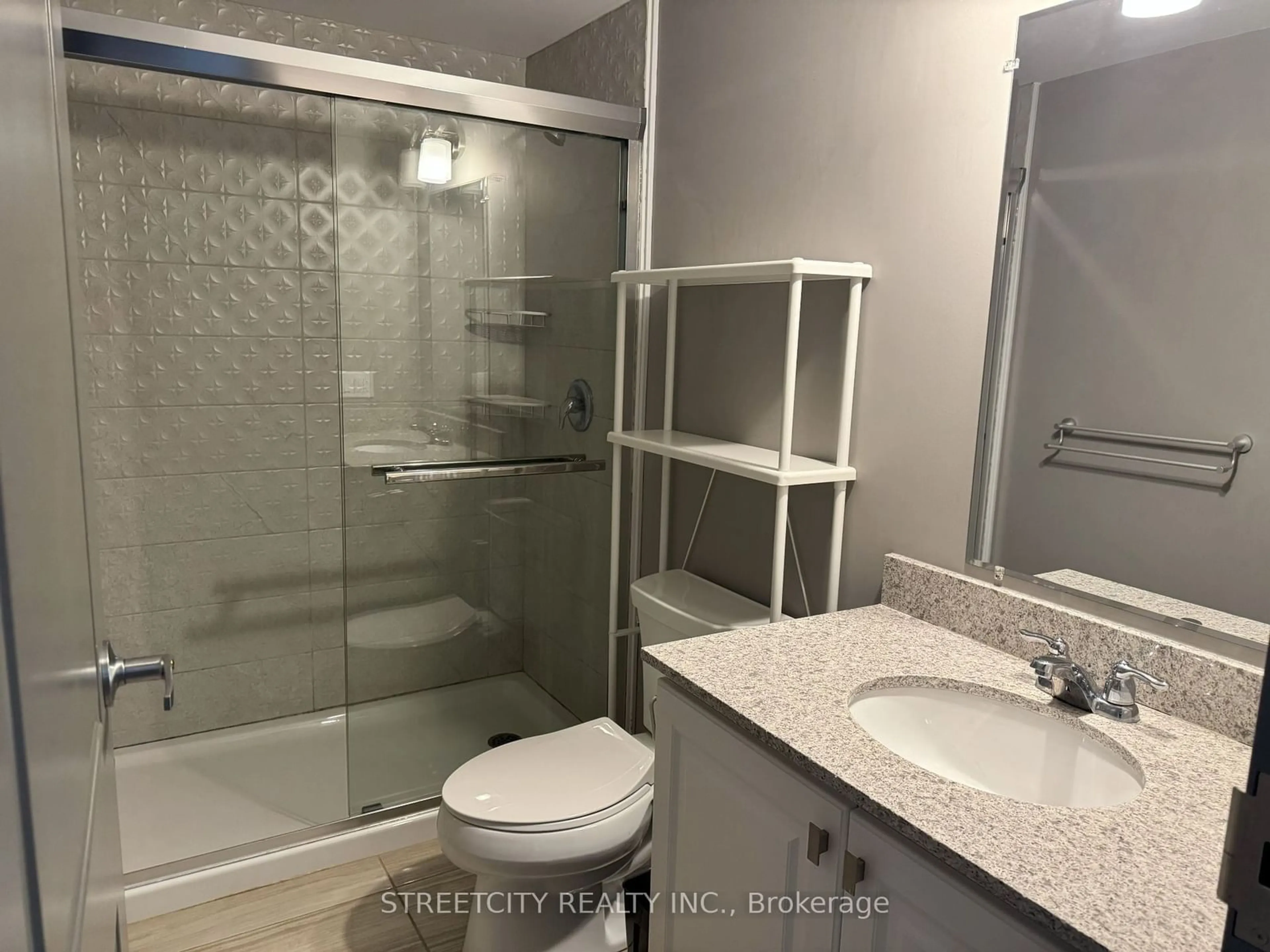 Standard bathroom, unknown for 321 Spruce St #615, Waterloo Ontario N2L 0G4