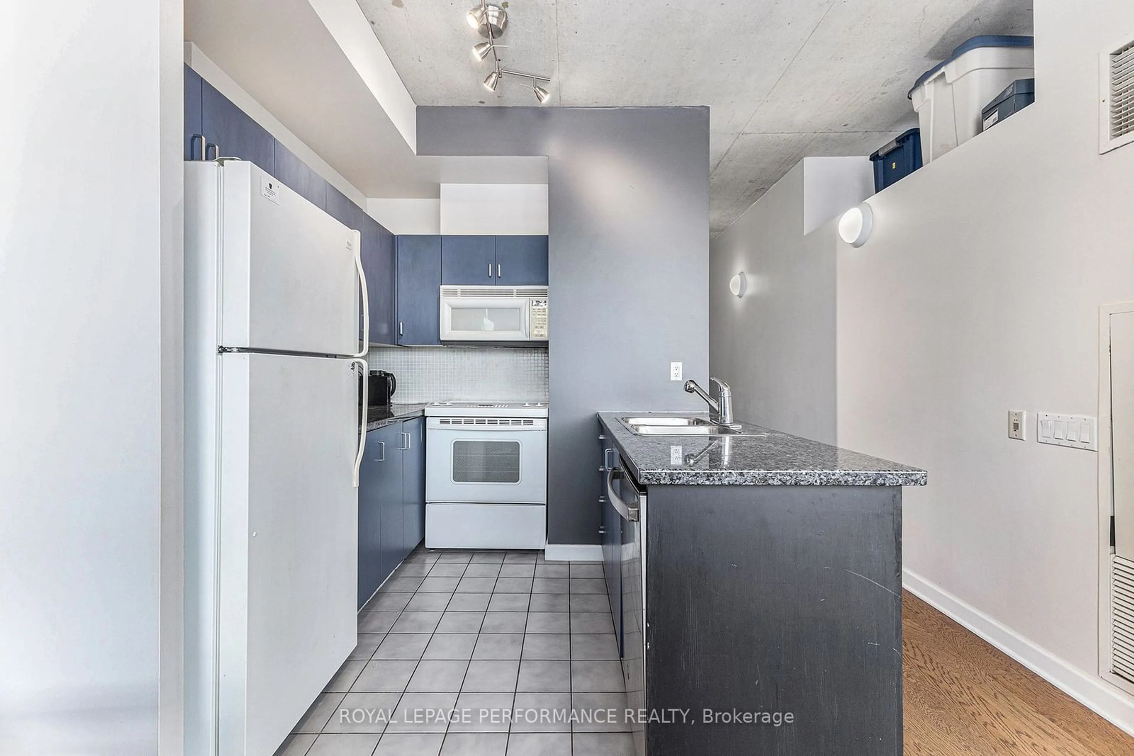 Standard kitchen, unknown for 180 York St #302, Lower Town - Sandy Hill Ontario K1N 1J6