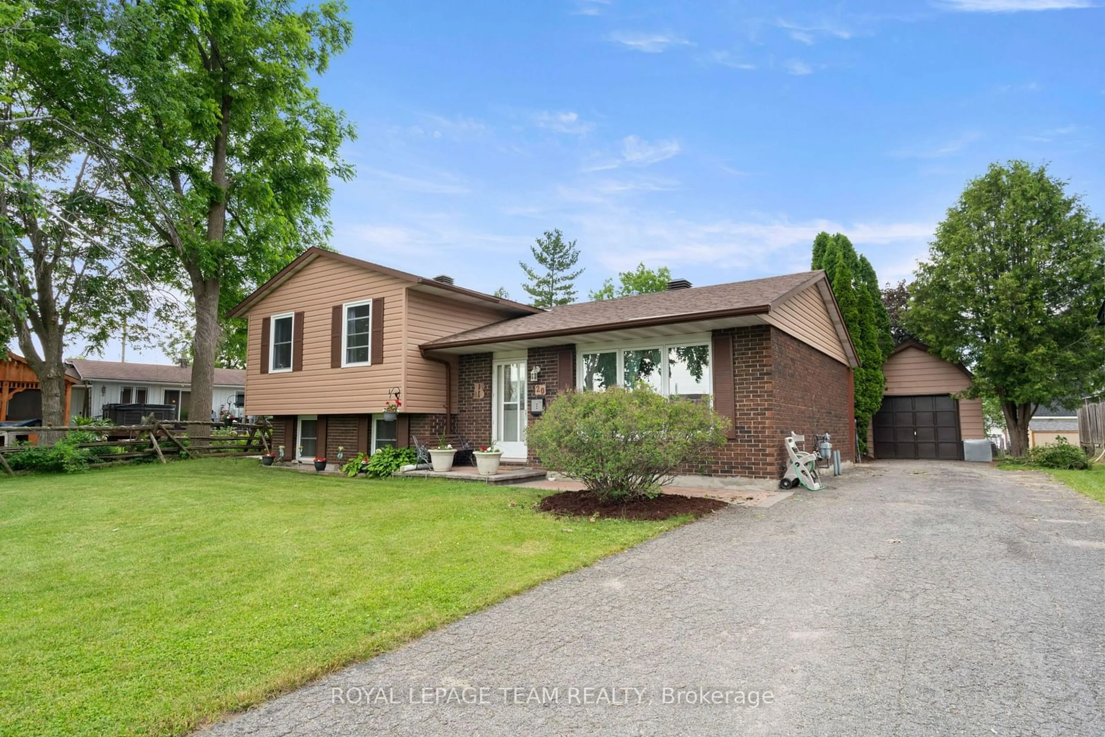 Home with brick exterior material, street for 20 BELL Ave, Smiths Falls Ontario K7A 4X7