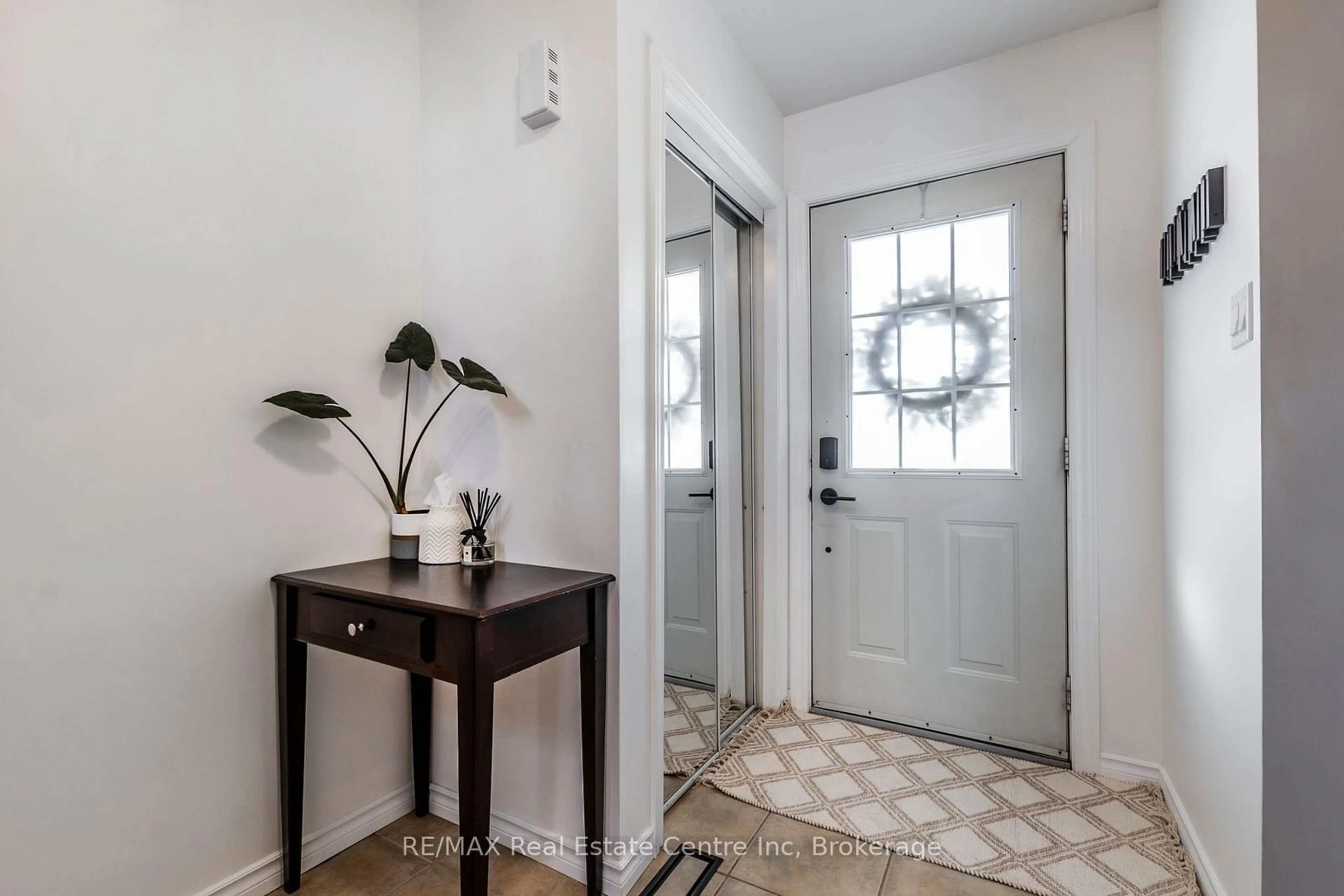 Indoor entryway for 41 Milson Cres, Guelph Ontario N1C 1G9