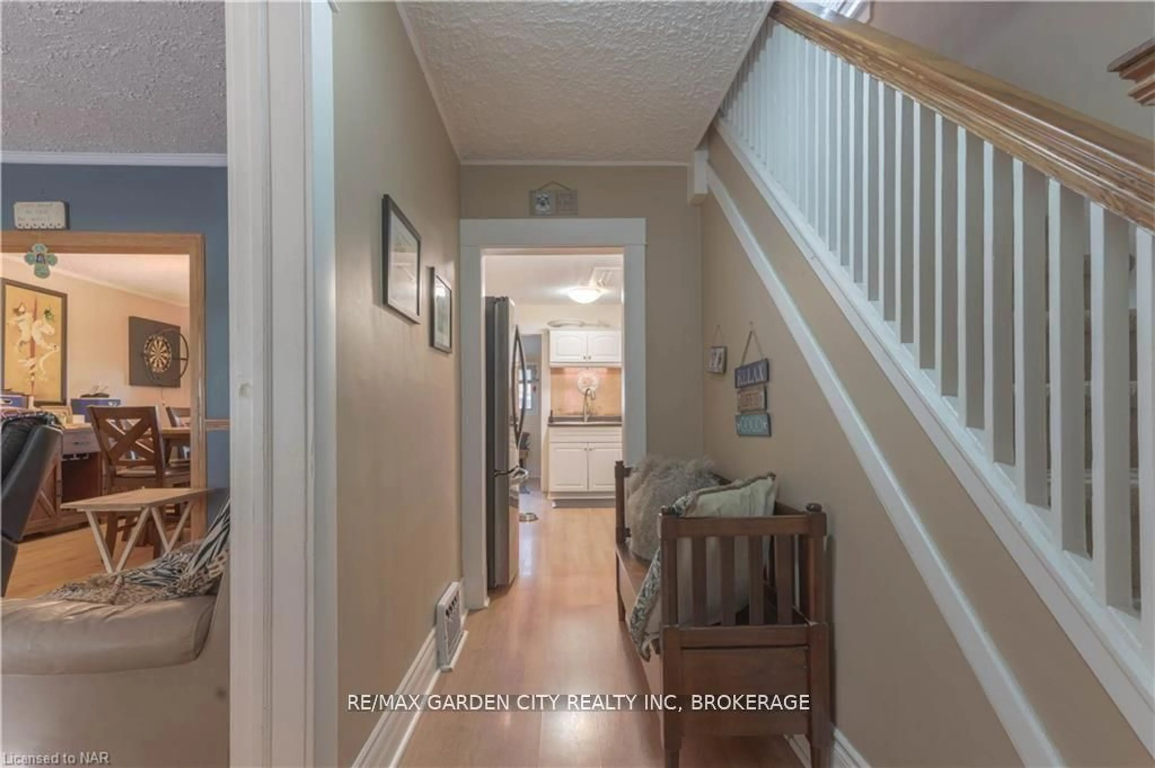 Indoor entryway for 4 HAIG St, St. Catharines Ontario L2R 6K5