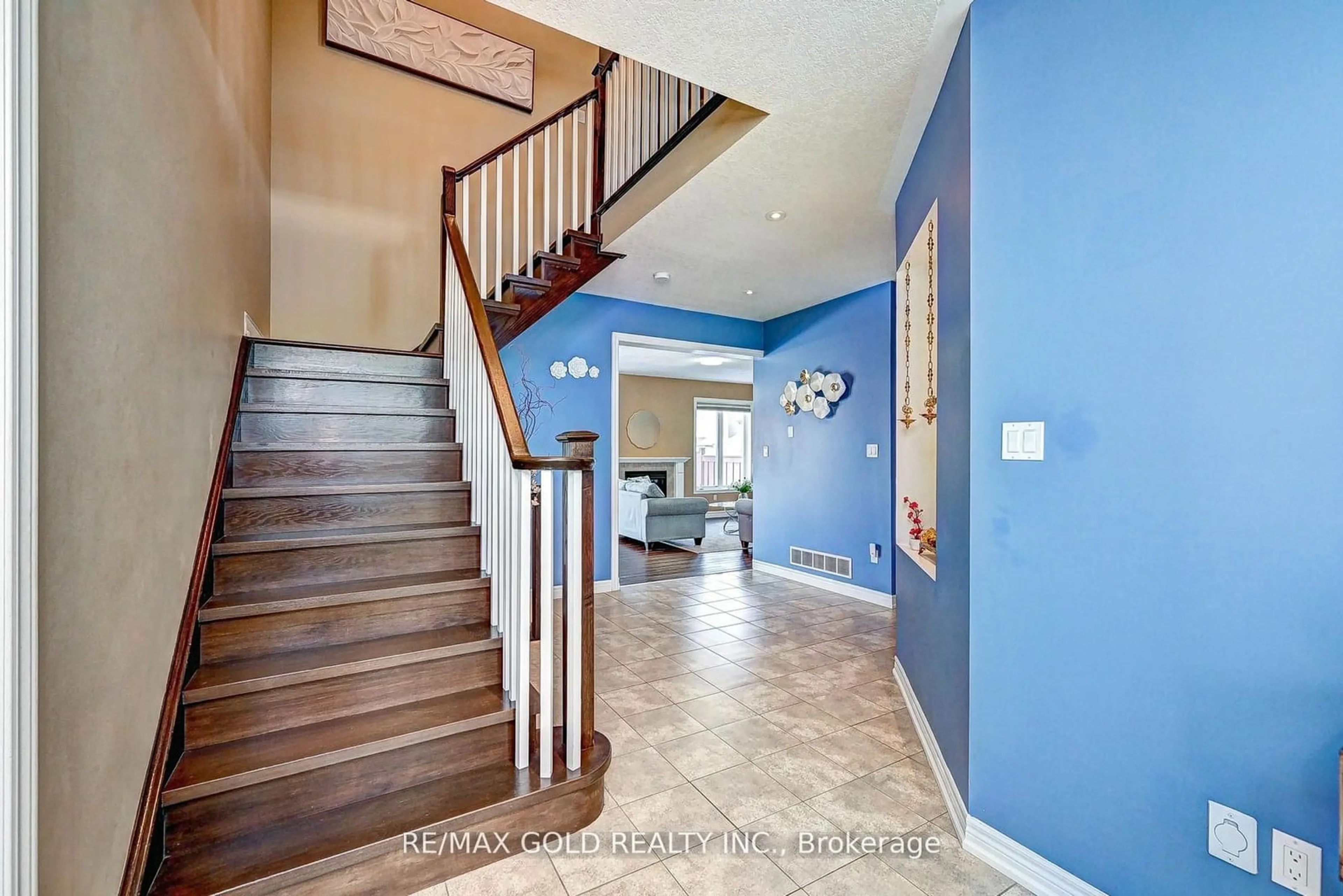 Indoor entryway for 238 David Elsey St, Kitchener Ontario N2A 4L6