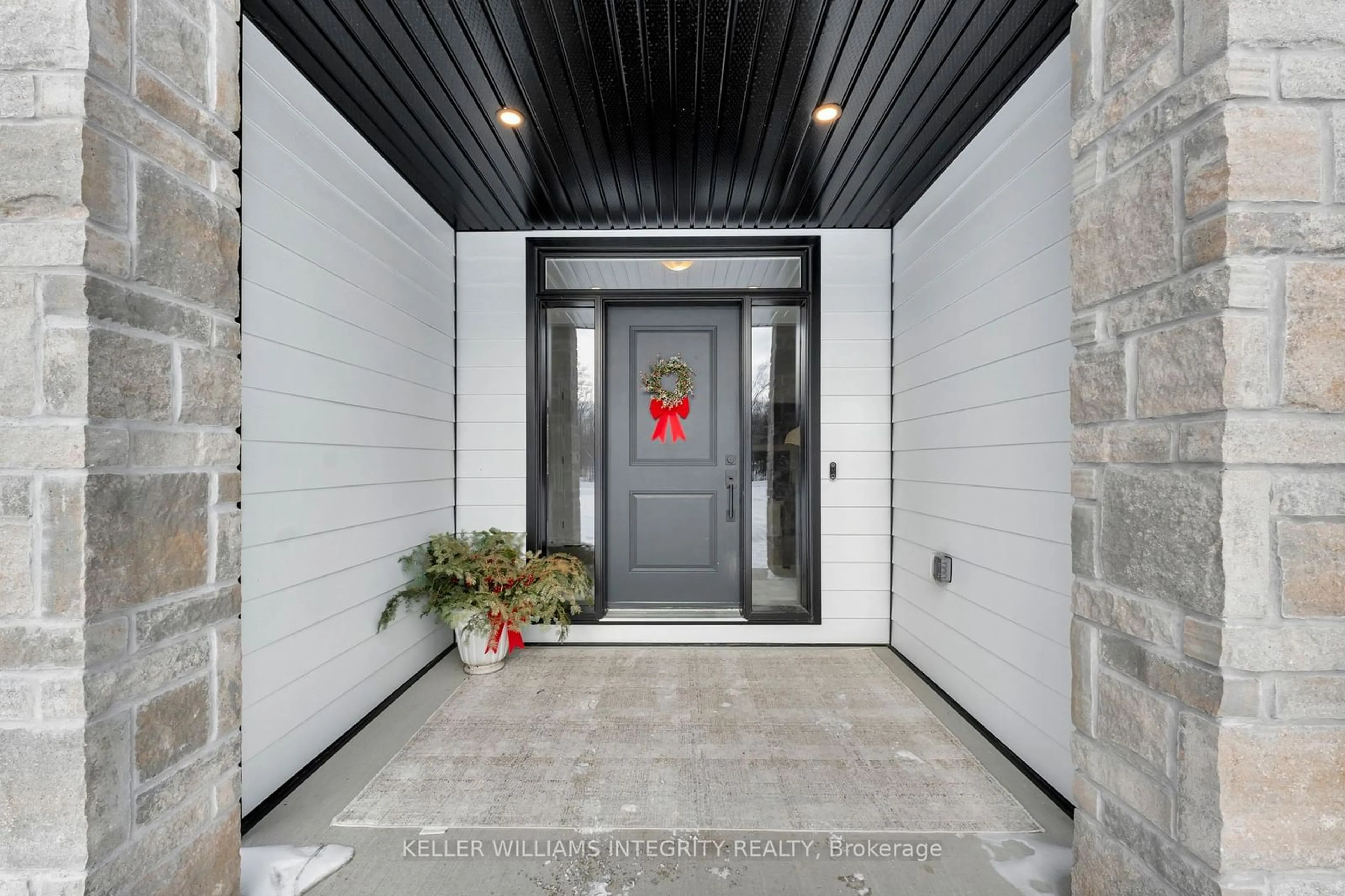 Indoor entryway for 100 Westar Farm Way, Stittsville - Munster - Richmond Ontario K0A 1B0