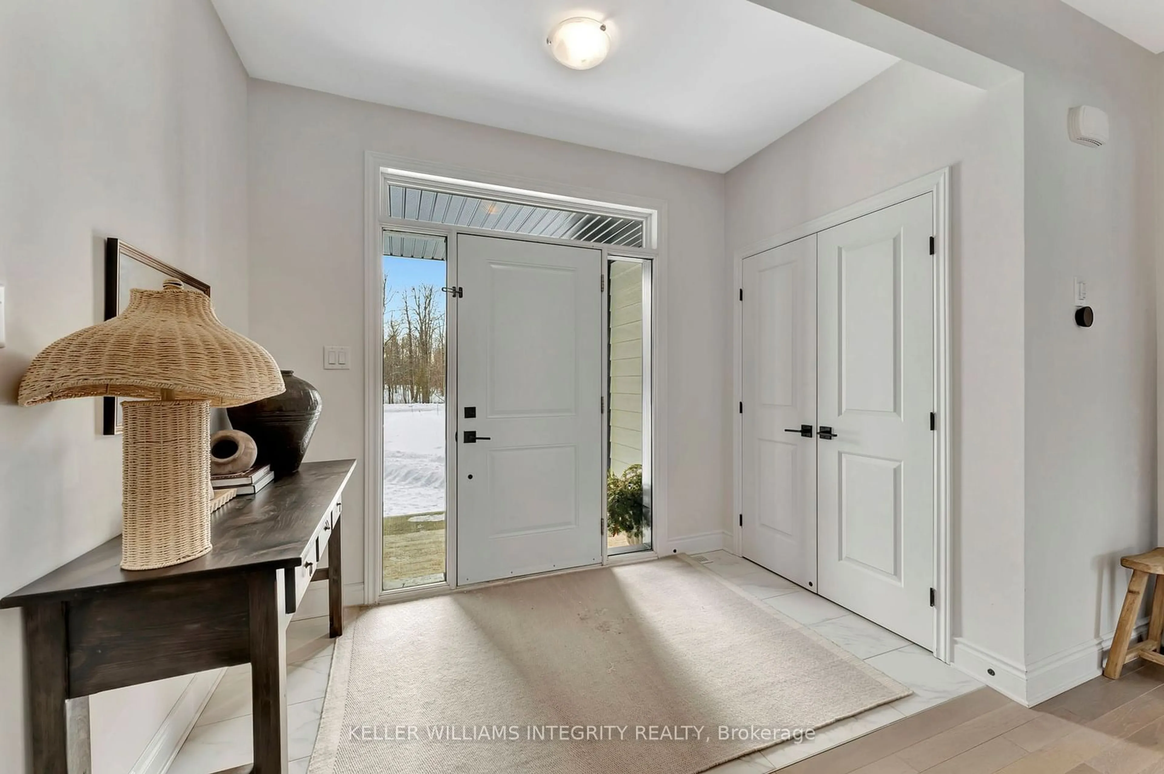 Indoor entryway for 100 Westar Farm Way, Stittsville - Munster - Richmond Ontario K0A 1B0