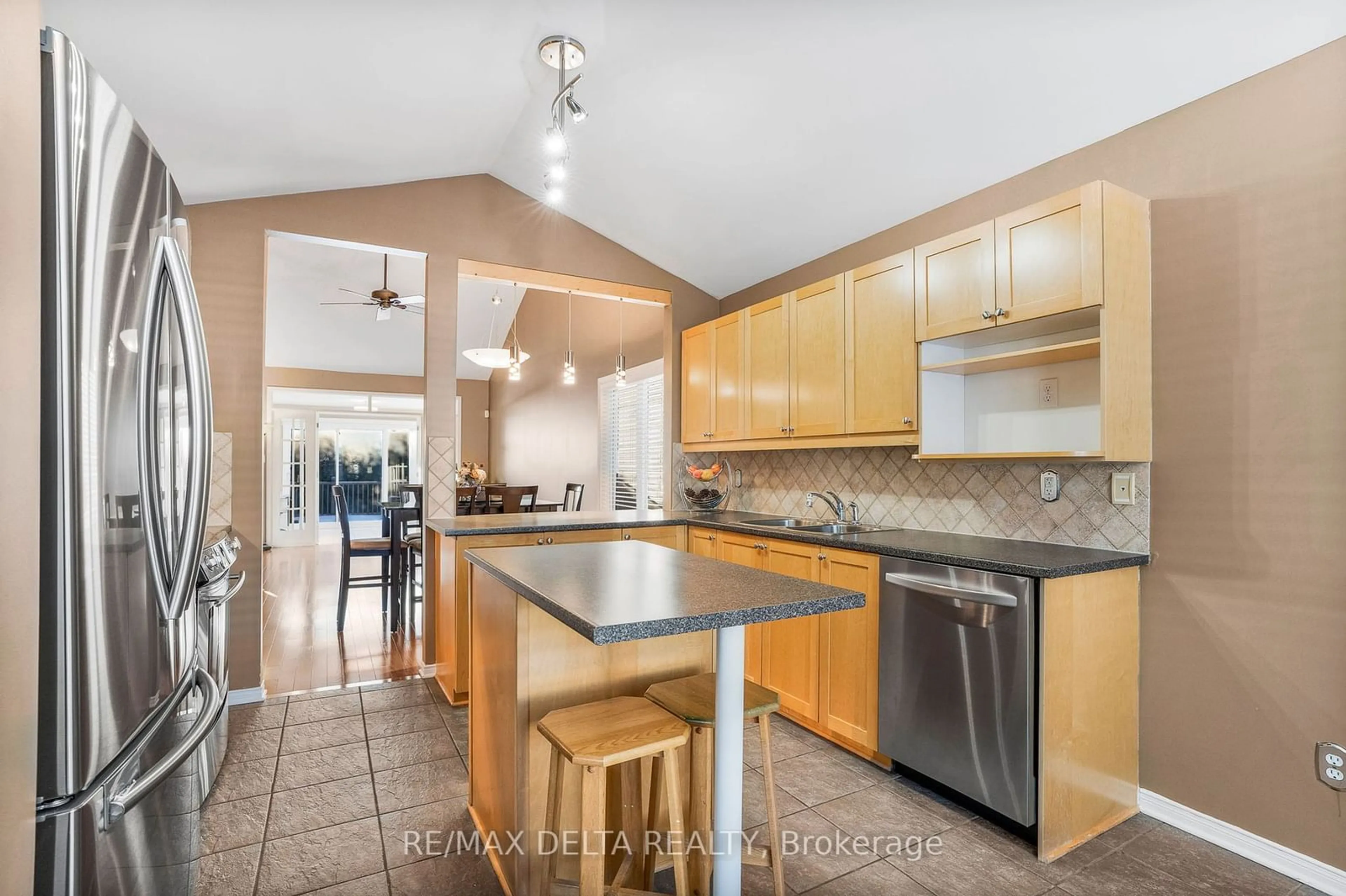 Open concept kitchen, ceramic/tile floor for 851 Galleria Circ, Orleans - Cumberland and Area Ontario K4A 4Z5