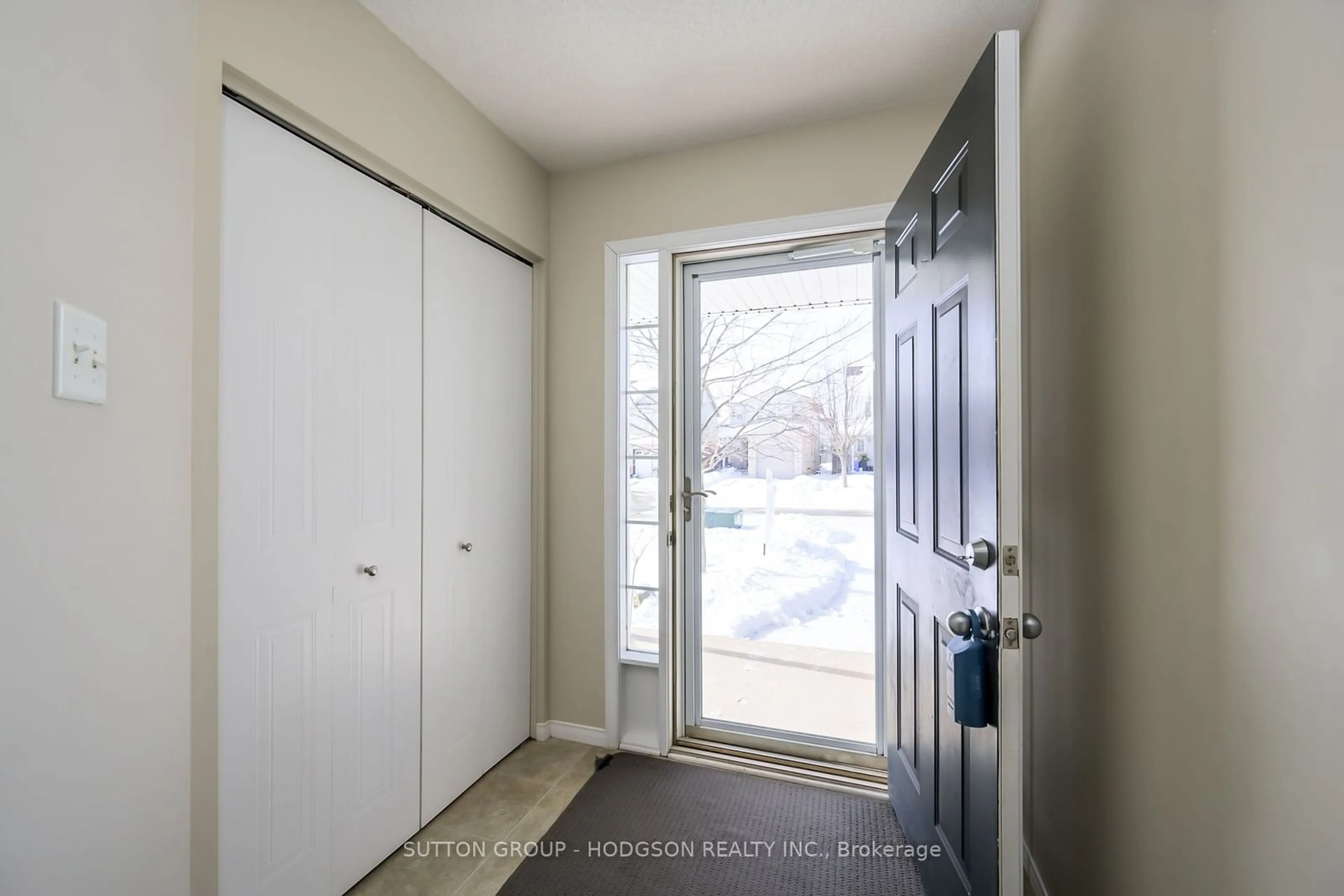 Indoor entryway for 1934 Bloom Cres, London Ontario N5X 4N3