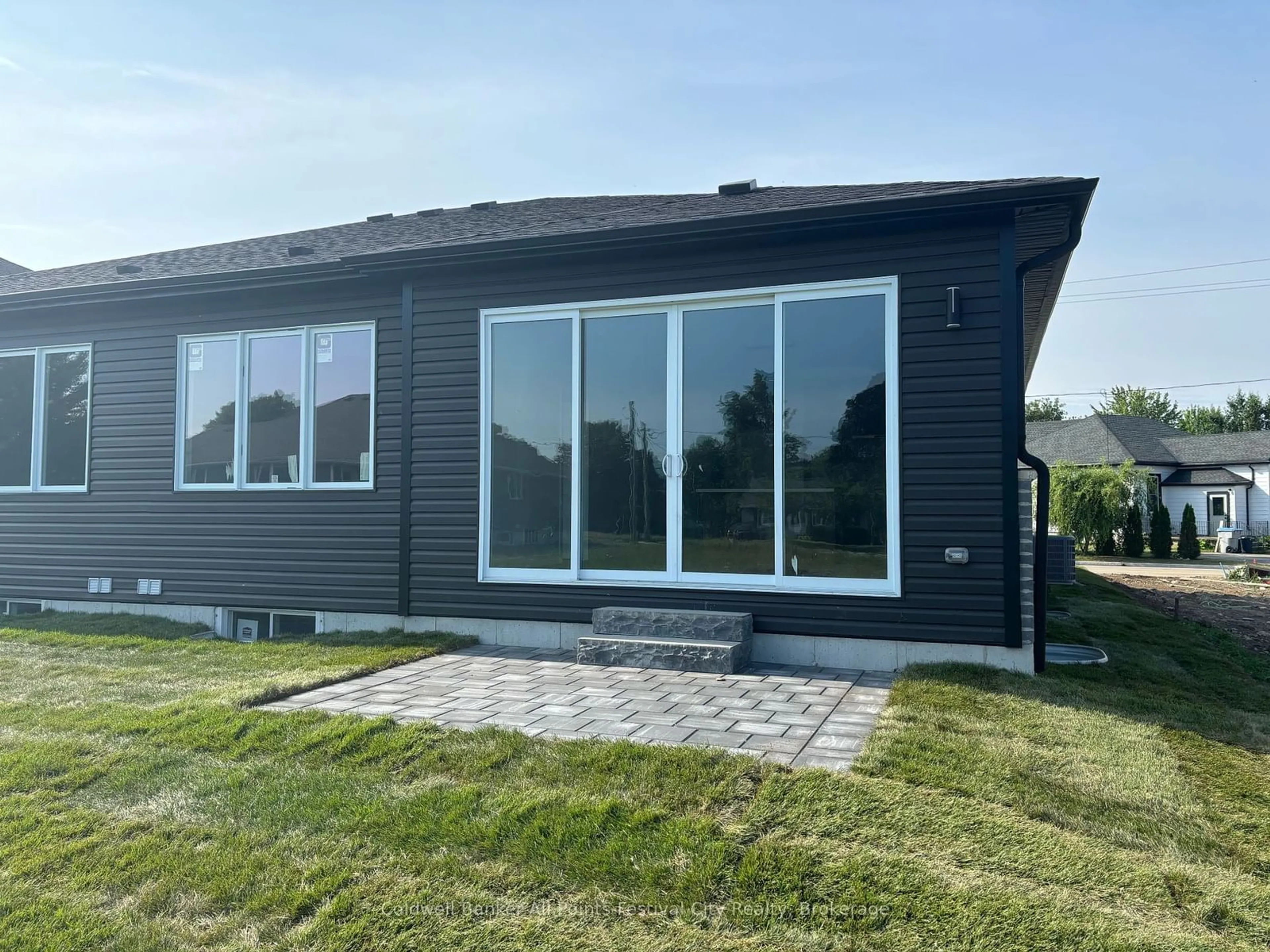 Home with vinyl exterior material, unknown for 170 Park St, Goderich Ontario N7A 1L2