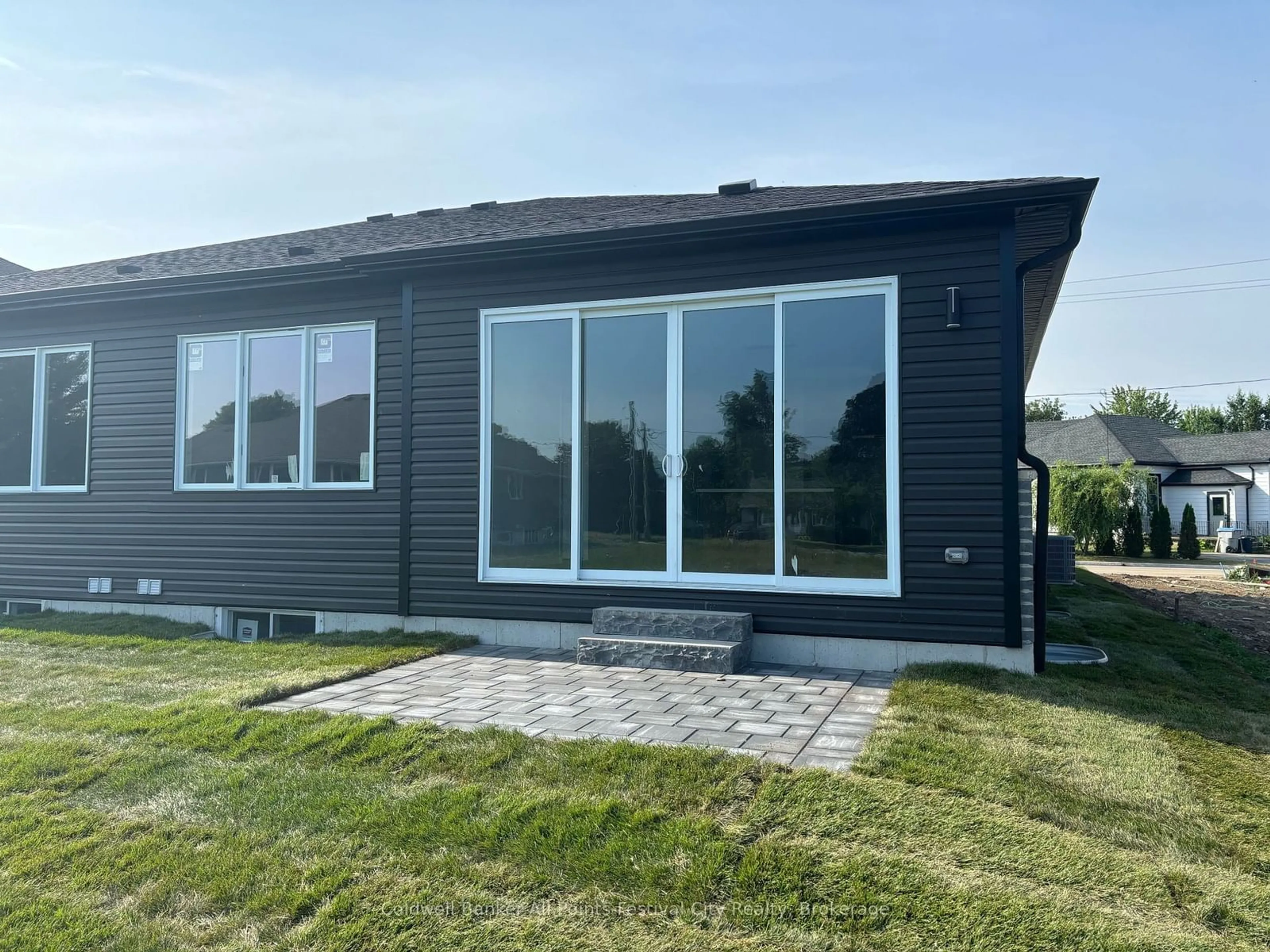 Home with vinyl exterior material, unknown for 166 Park St, Goderich Ontario N7A 1L2